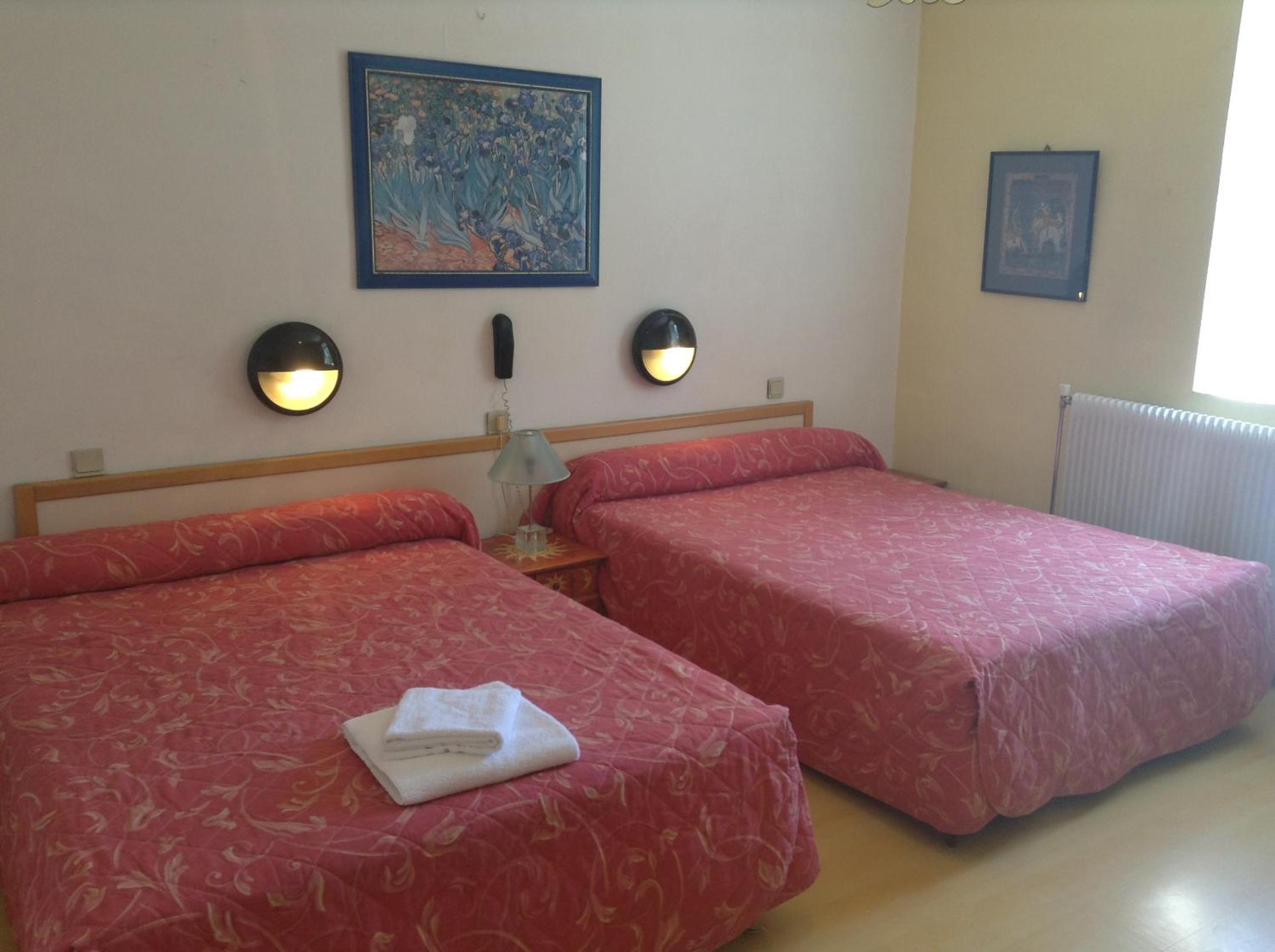 Twin Room - Photo 3