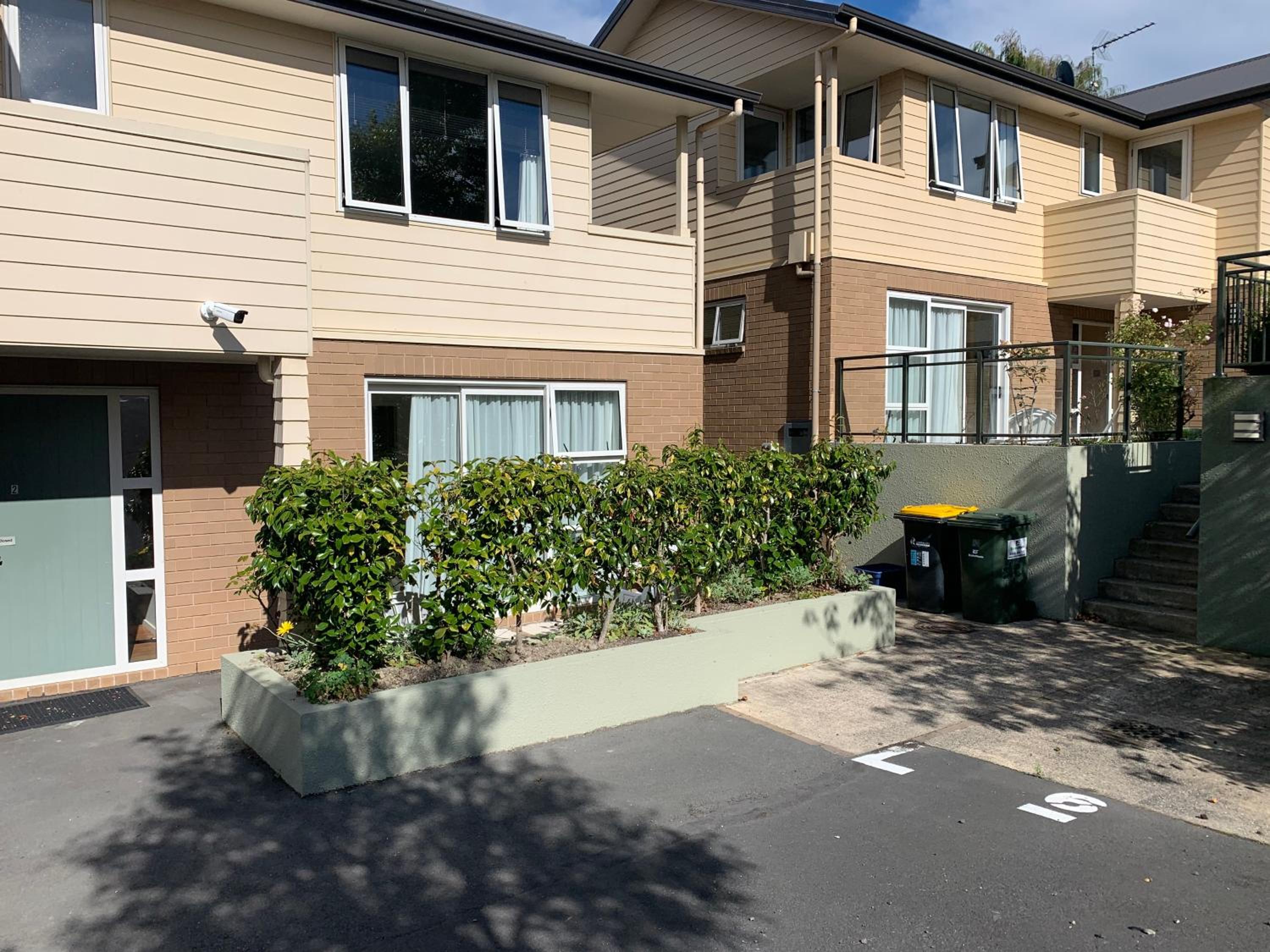 Deluxe Studio Apartment with Courtyard photo 2