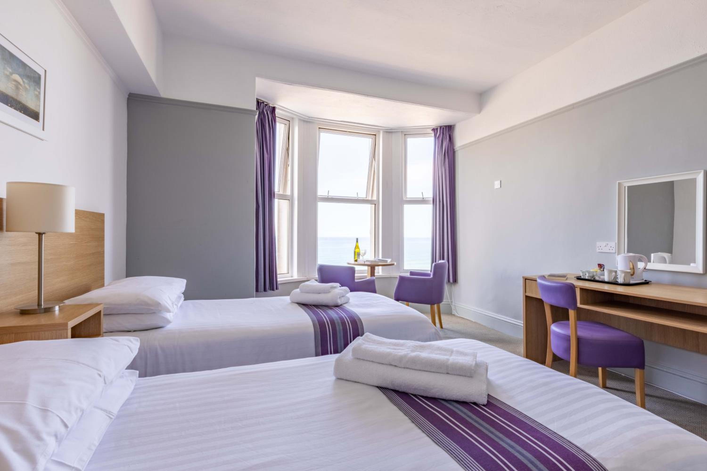 Standard Twin Room with Sea View