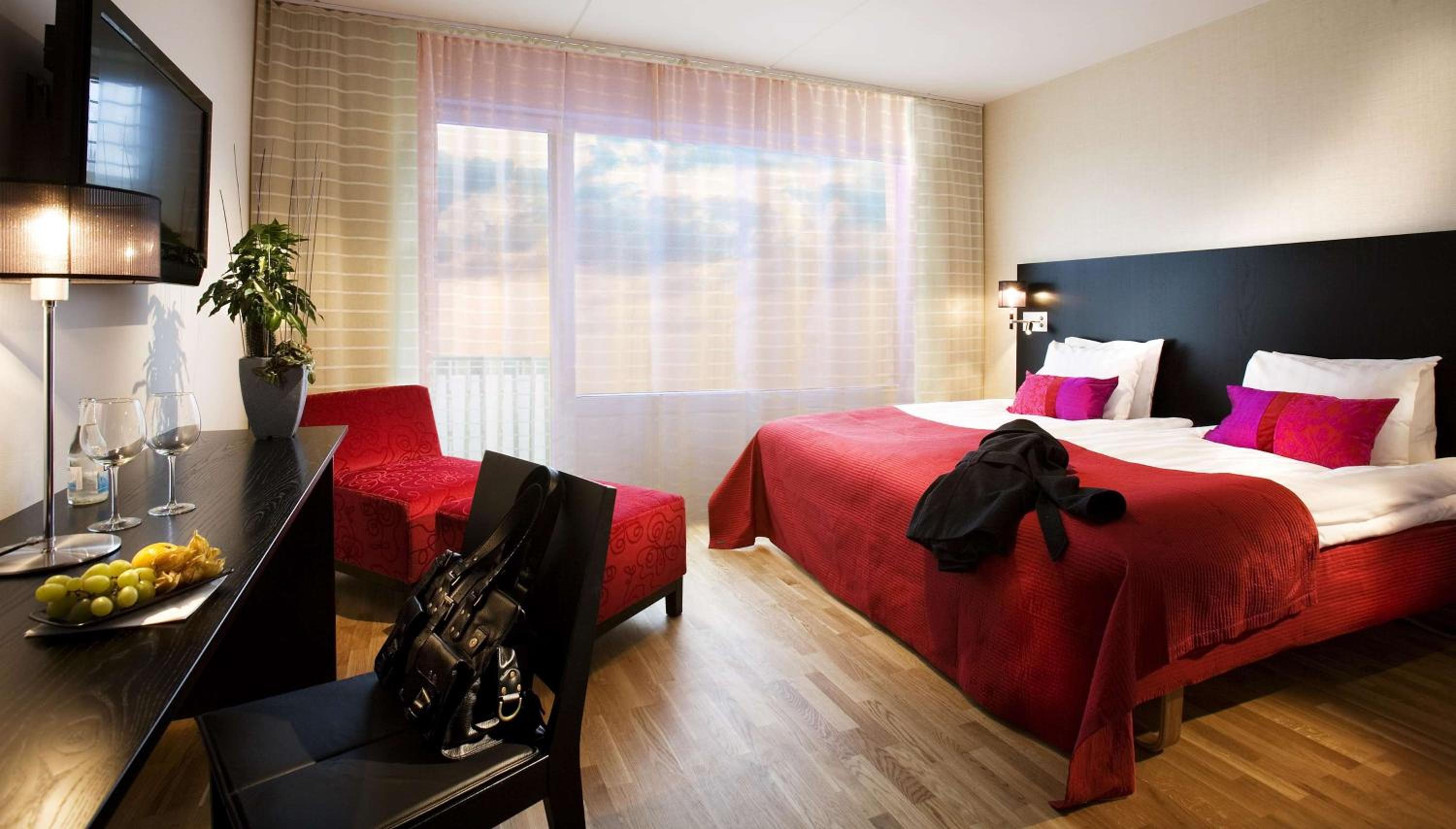 Premium King Room - Non-Smoking - Photo 1
