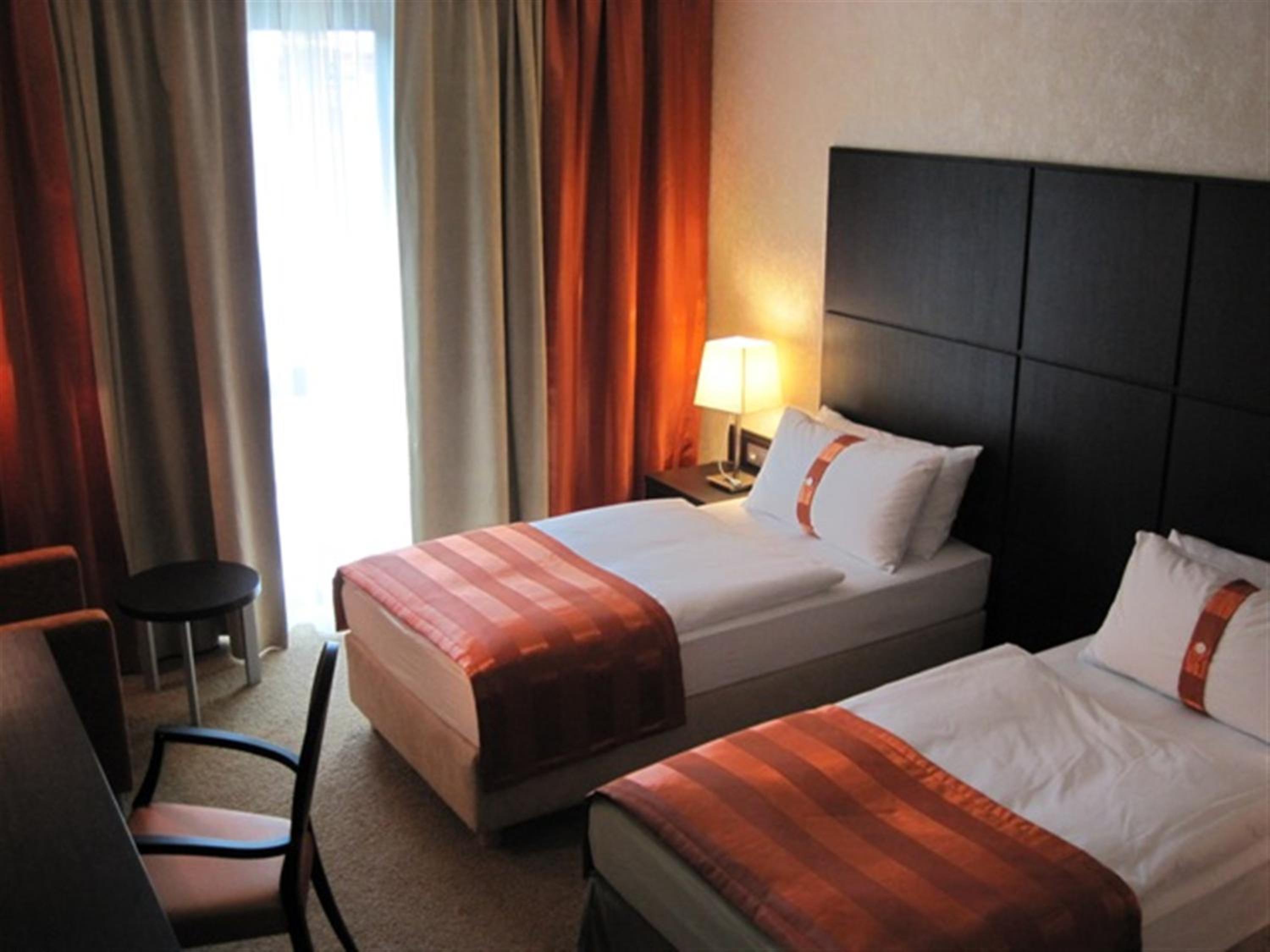 Standard Twin Room - Photo 2