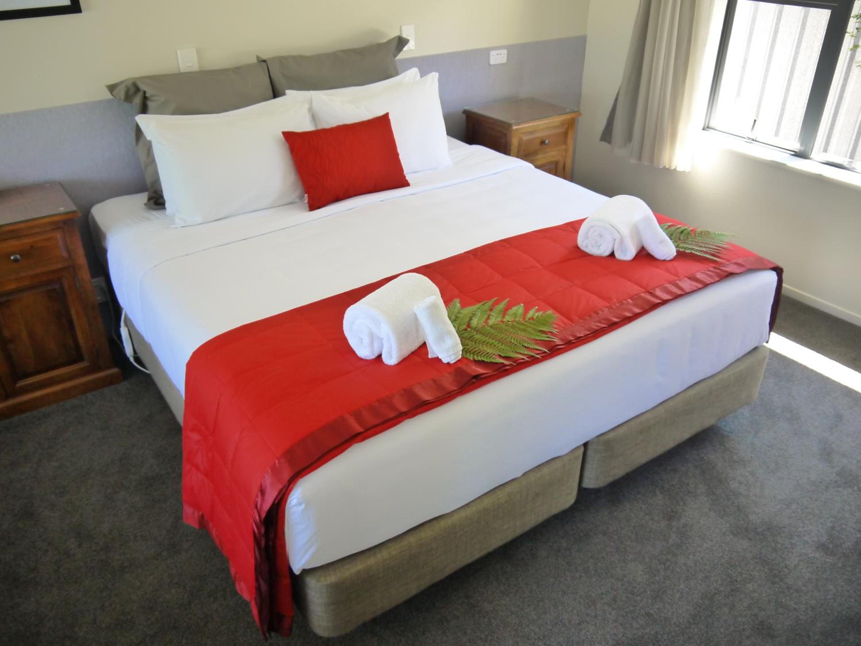 One-Bedroom Apartment with Kitchen and Spa Bath - Photo 12