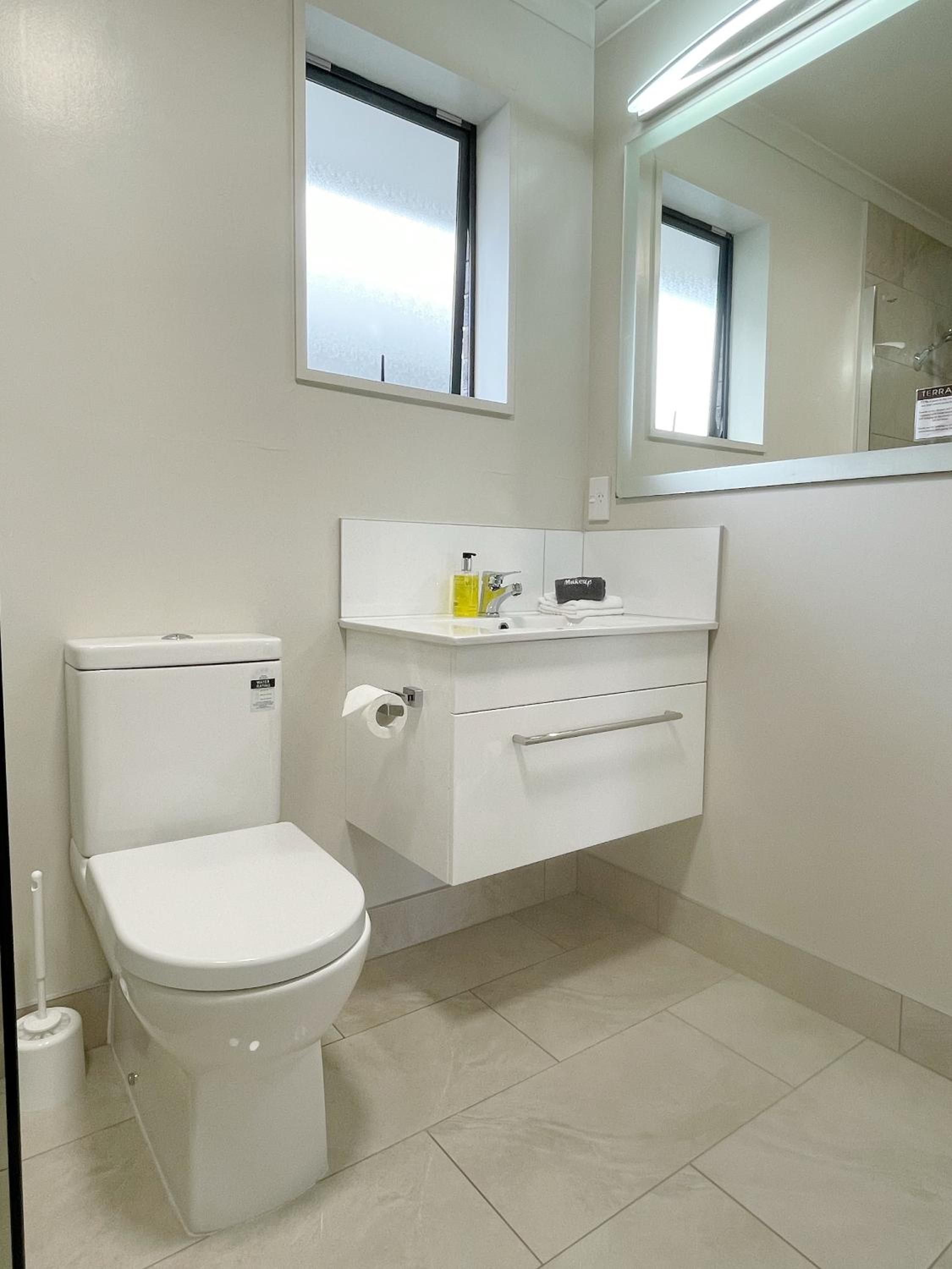 King Studio with Kitchen - Photo 7