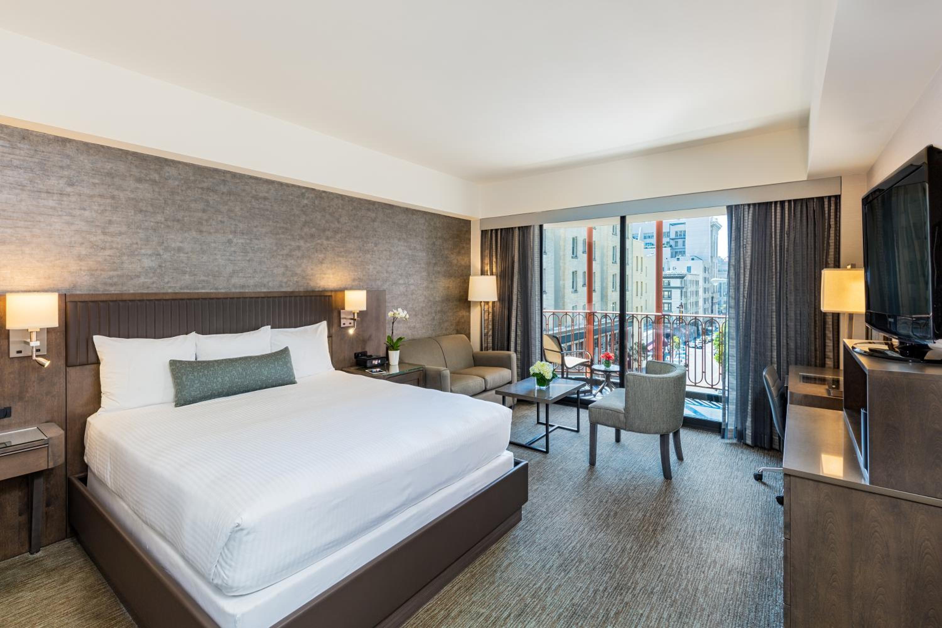 Premier King Room - Photo 3