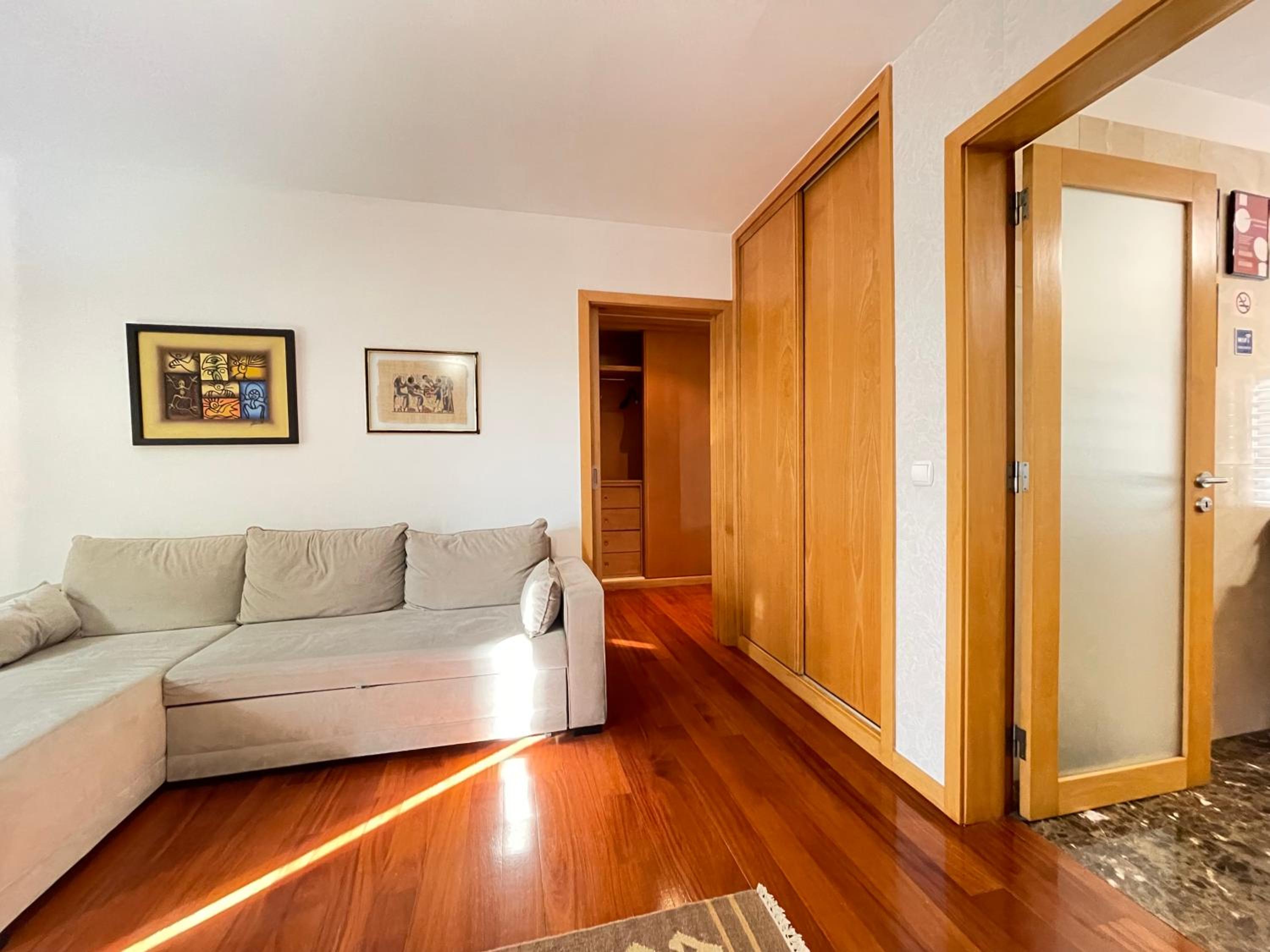 One-Bedroom Apartment - Photo 2