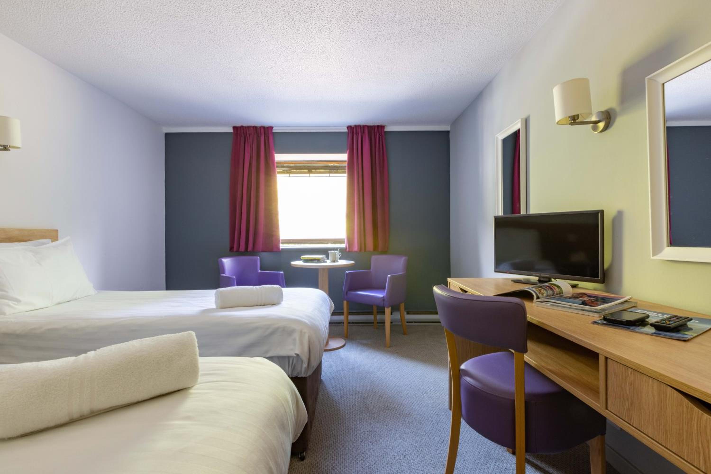 Twin Room with Lake View photo 3