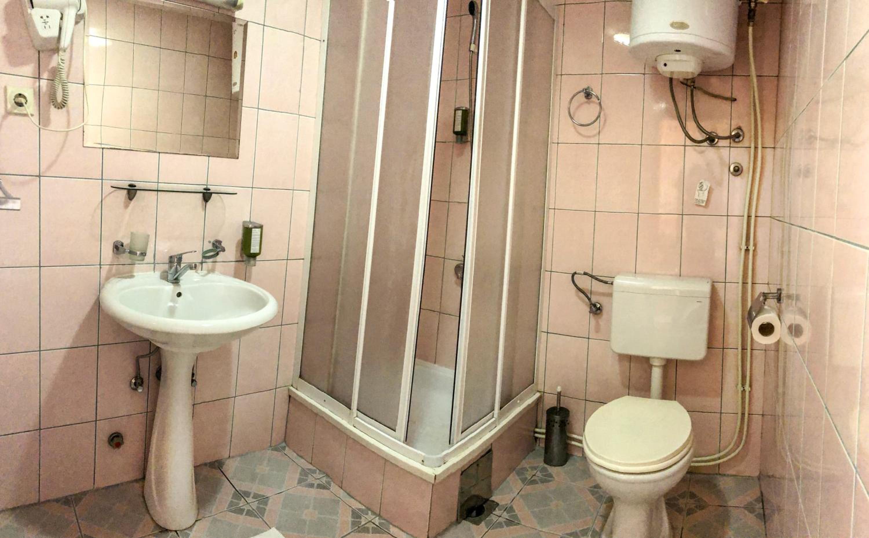 Double or Twin Room - Photo 36