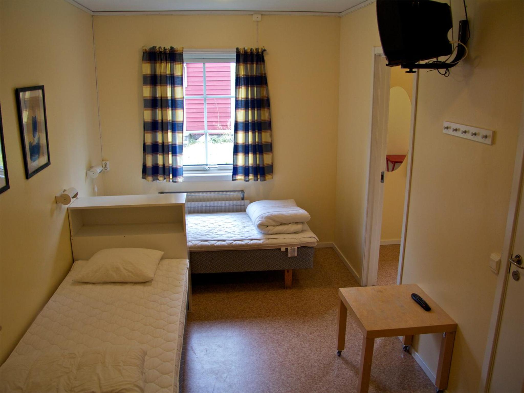Triple Room with Private Bathroom - No Pets - Photo 1