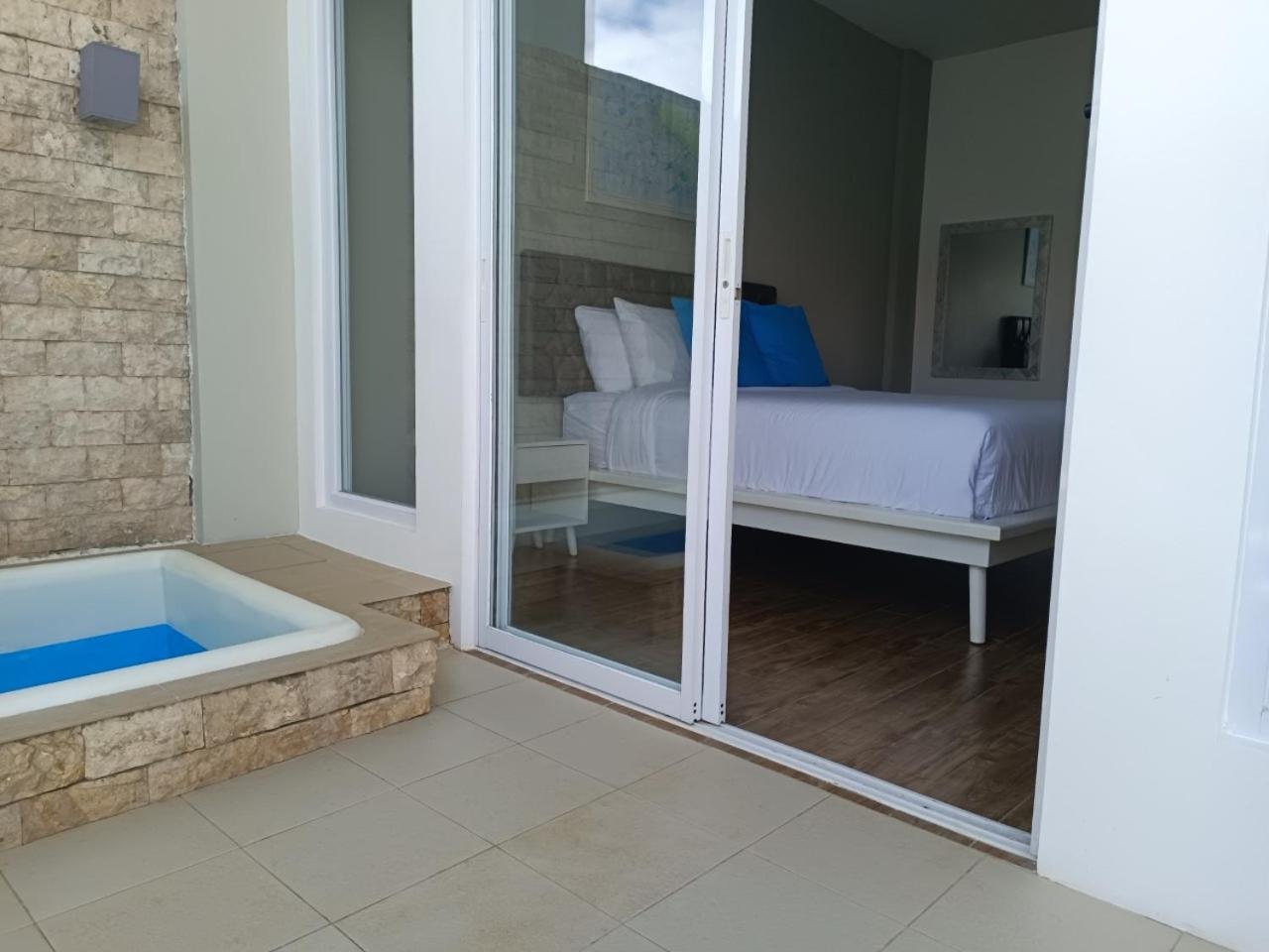 One-Bedroom Villa with Private Pool - Photo 21