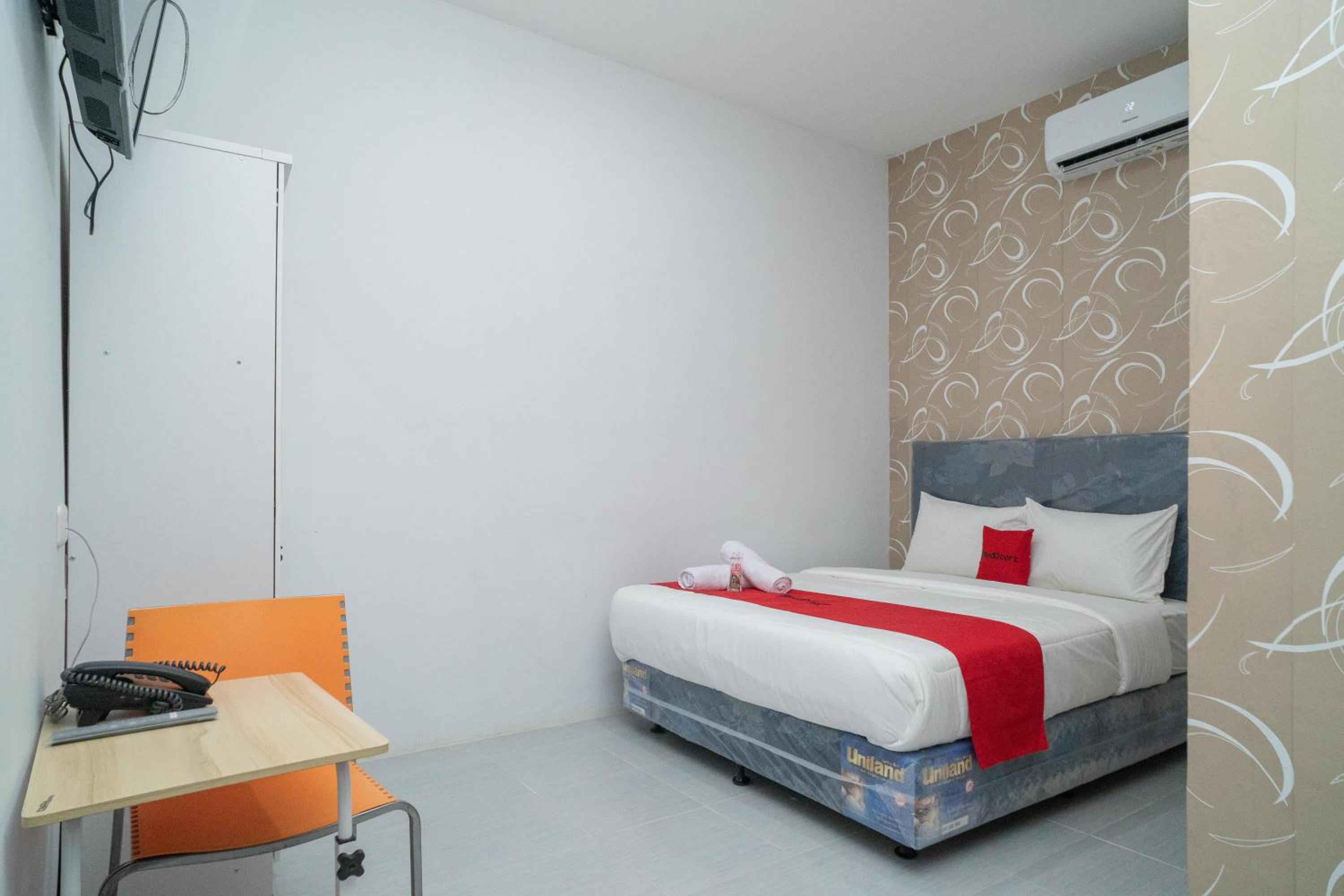 Deluxe Room - Photo 3
