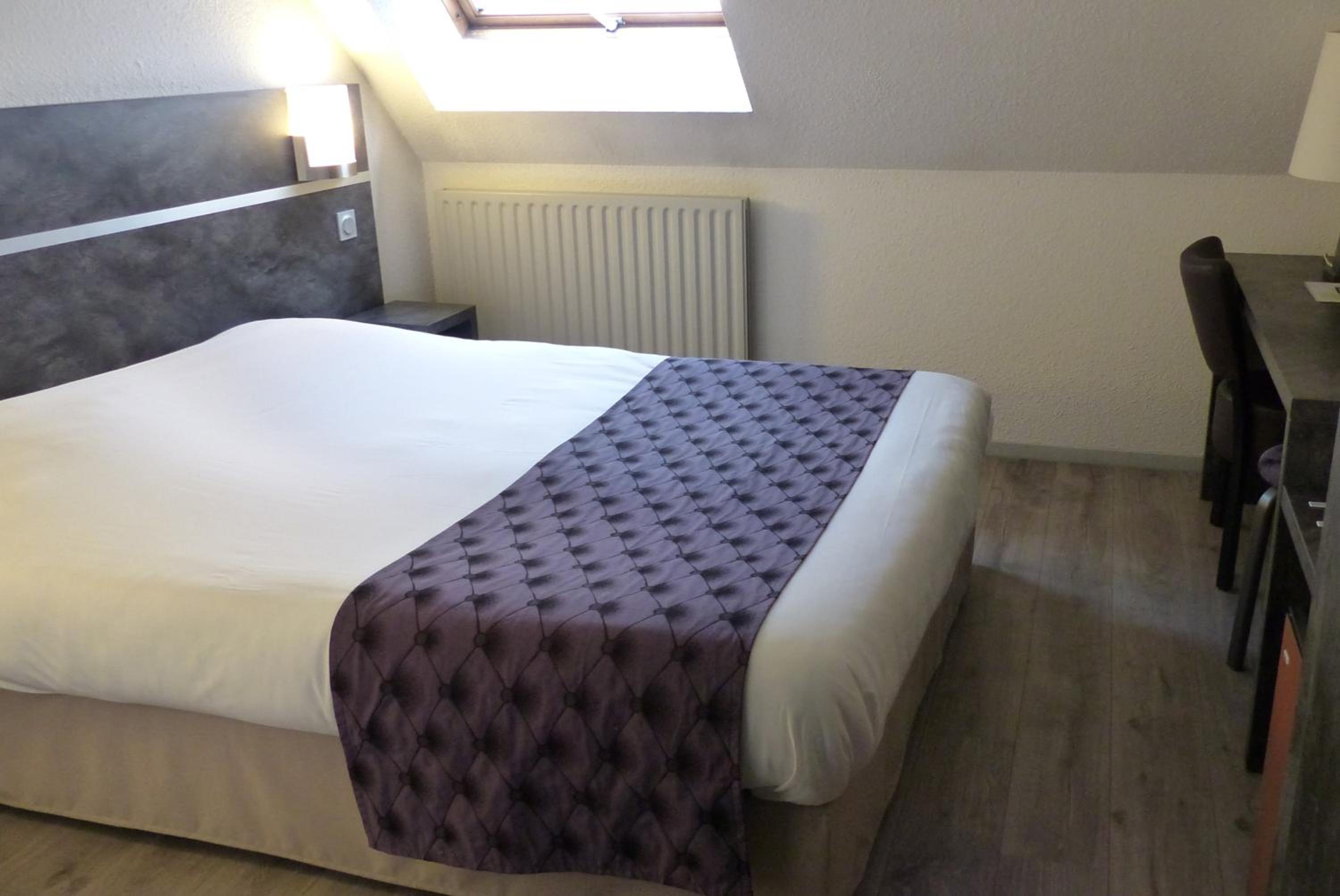 Triple Room (Double Bed + Sofa Bed 1 Person) photo 3