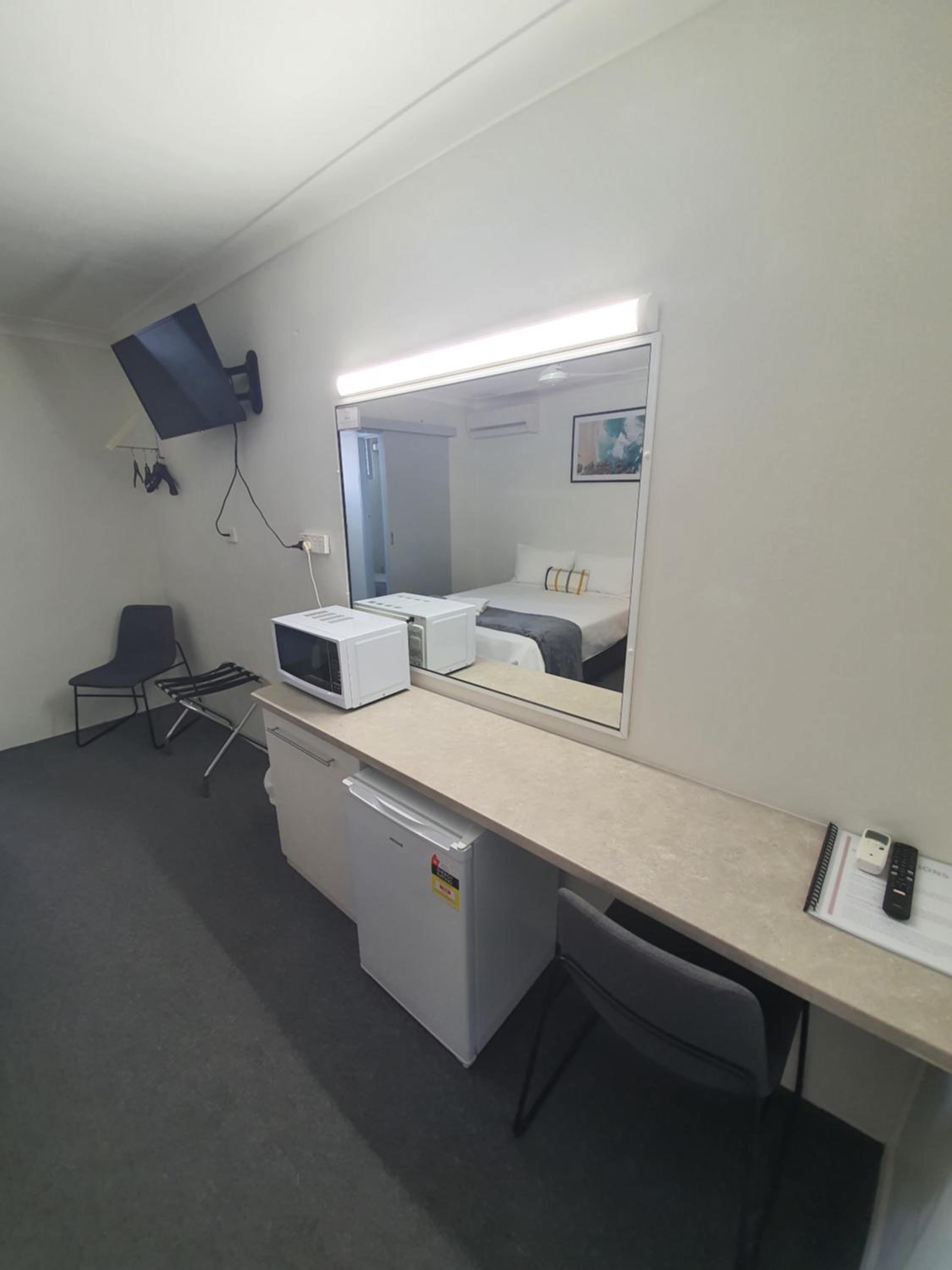 Twin Room - Photo 3