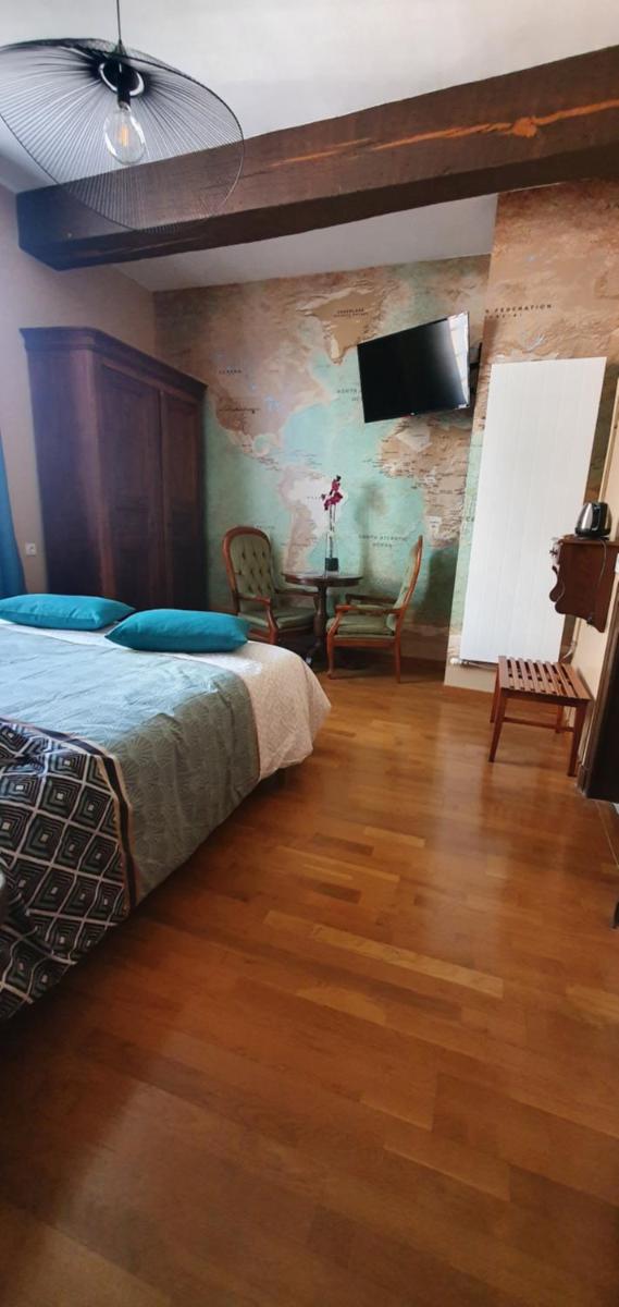 Deluxe Double Room with Bath photo 3
