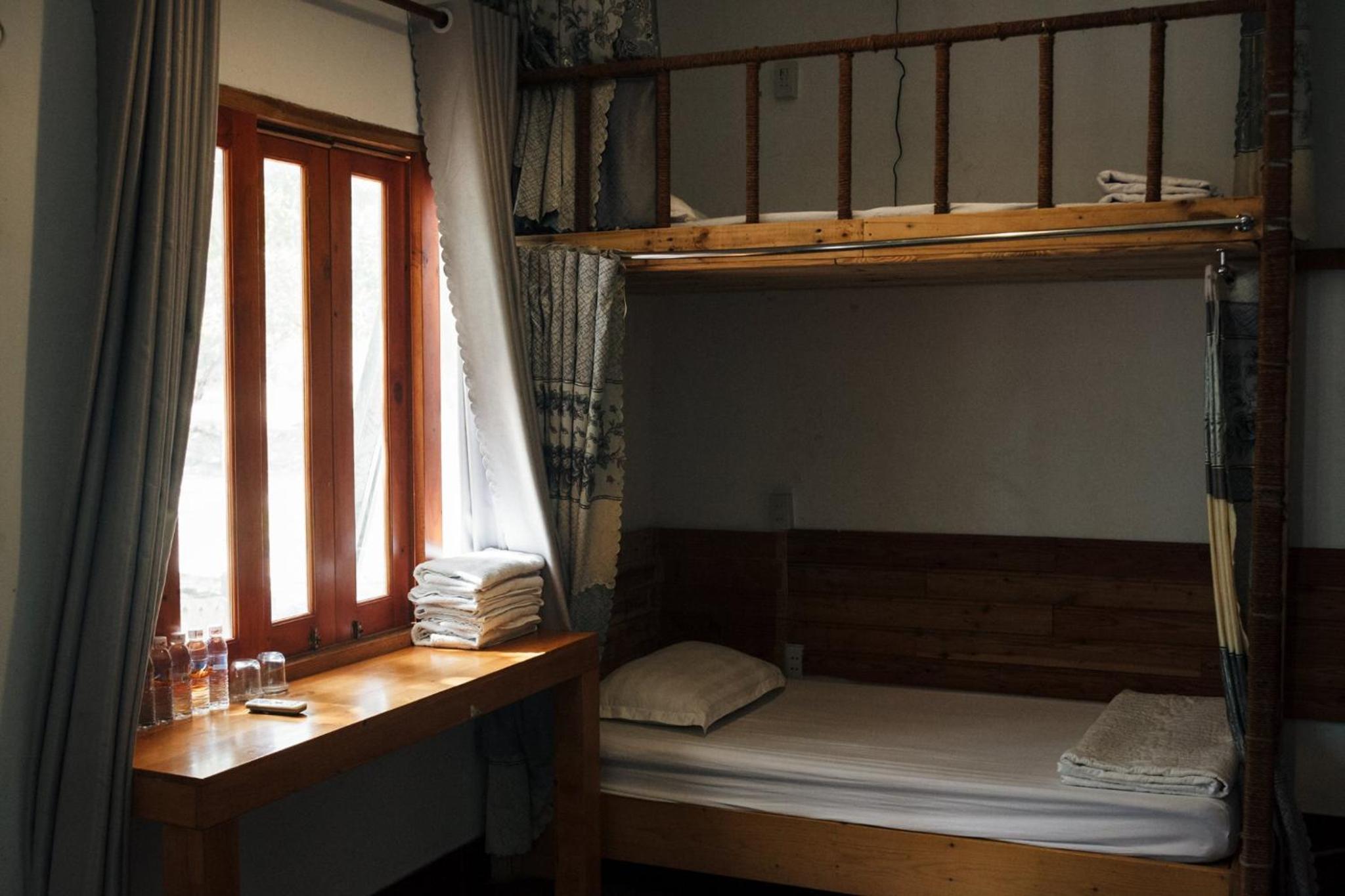 10-Bed Mixed Dormitory Room photo 3