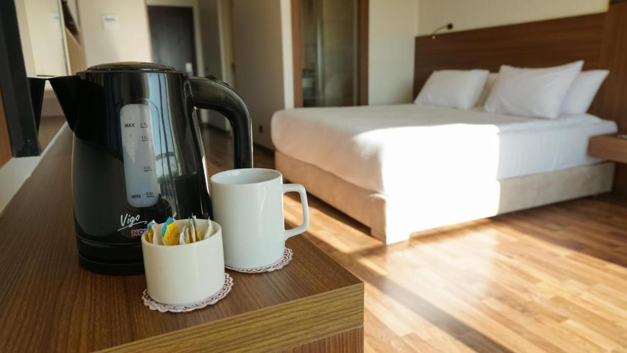 Deluxe King Room - Photo 4