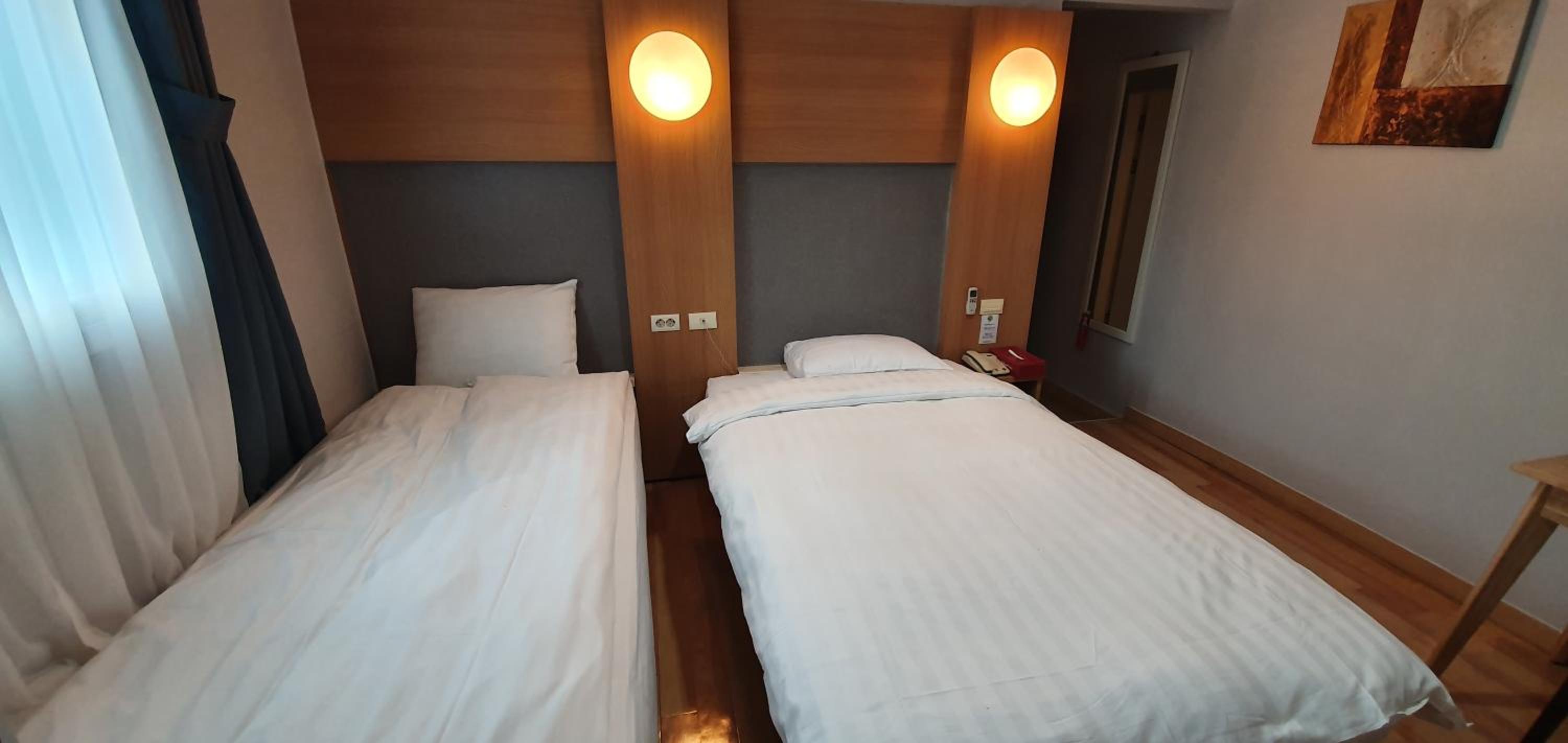 Twin Room - Photo 3