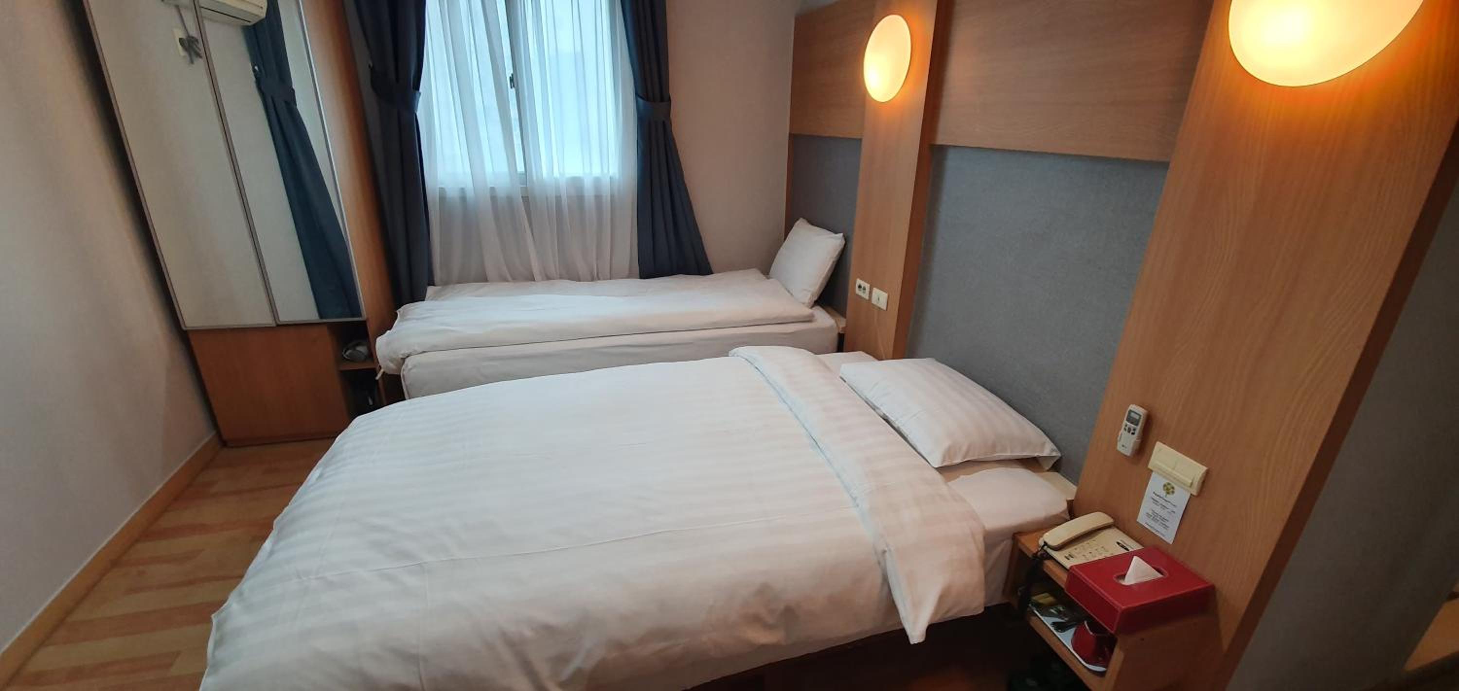 Twin Room - Photo 6
