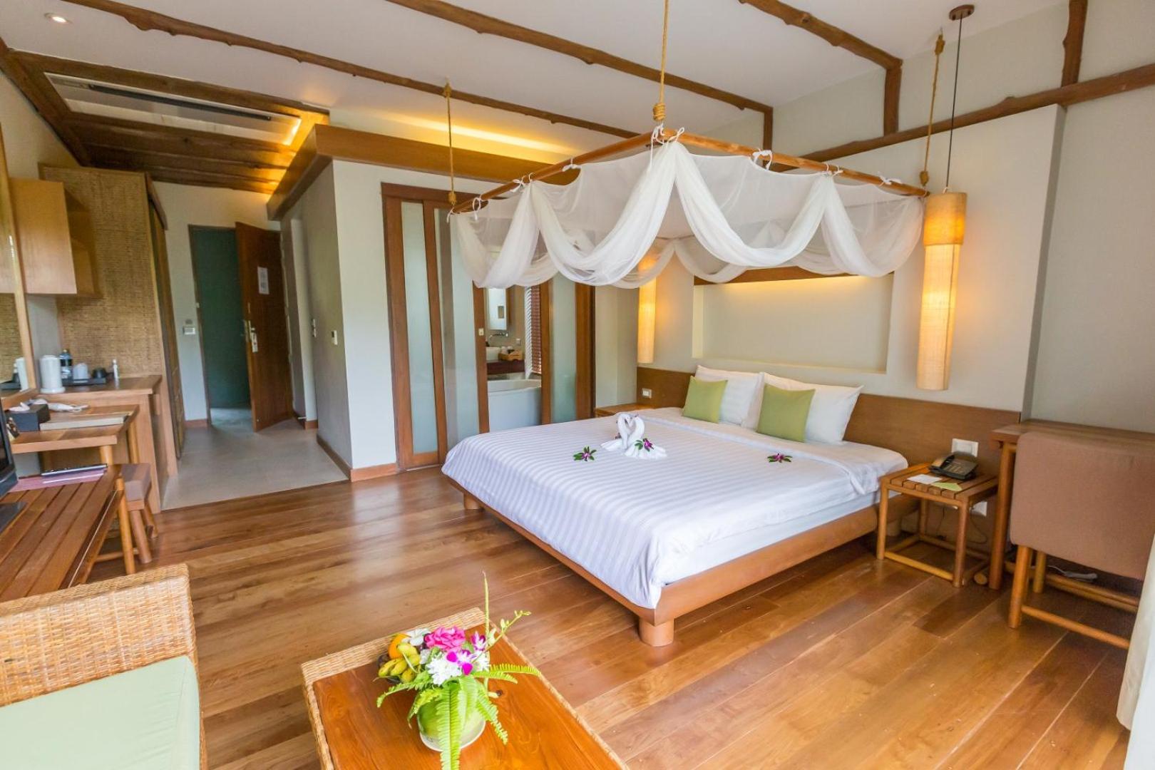 Deluxe Double Room with Pool View - Photo 4