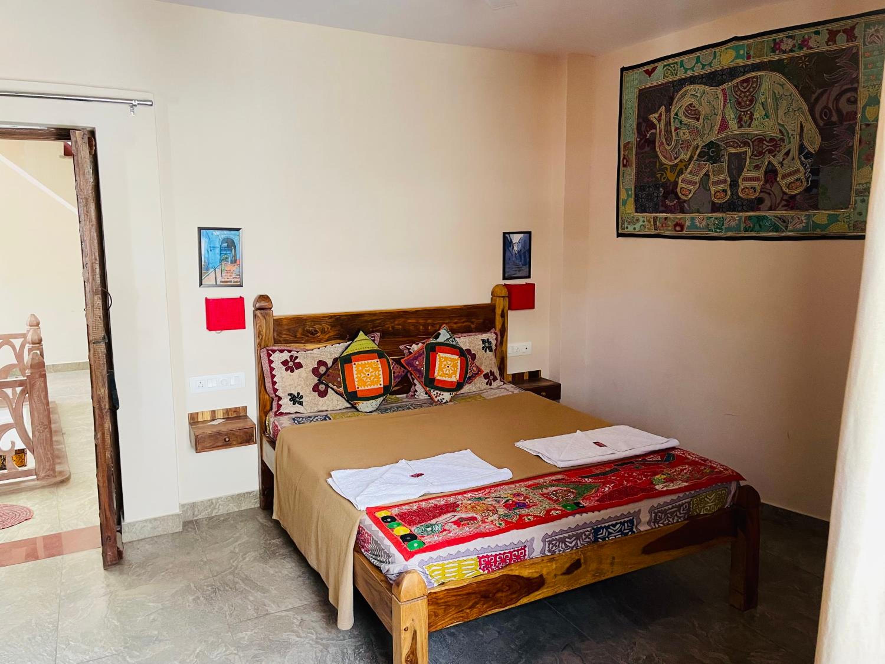 Deluxe King Room - Photo 3
