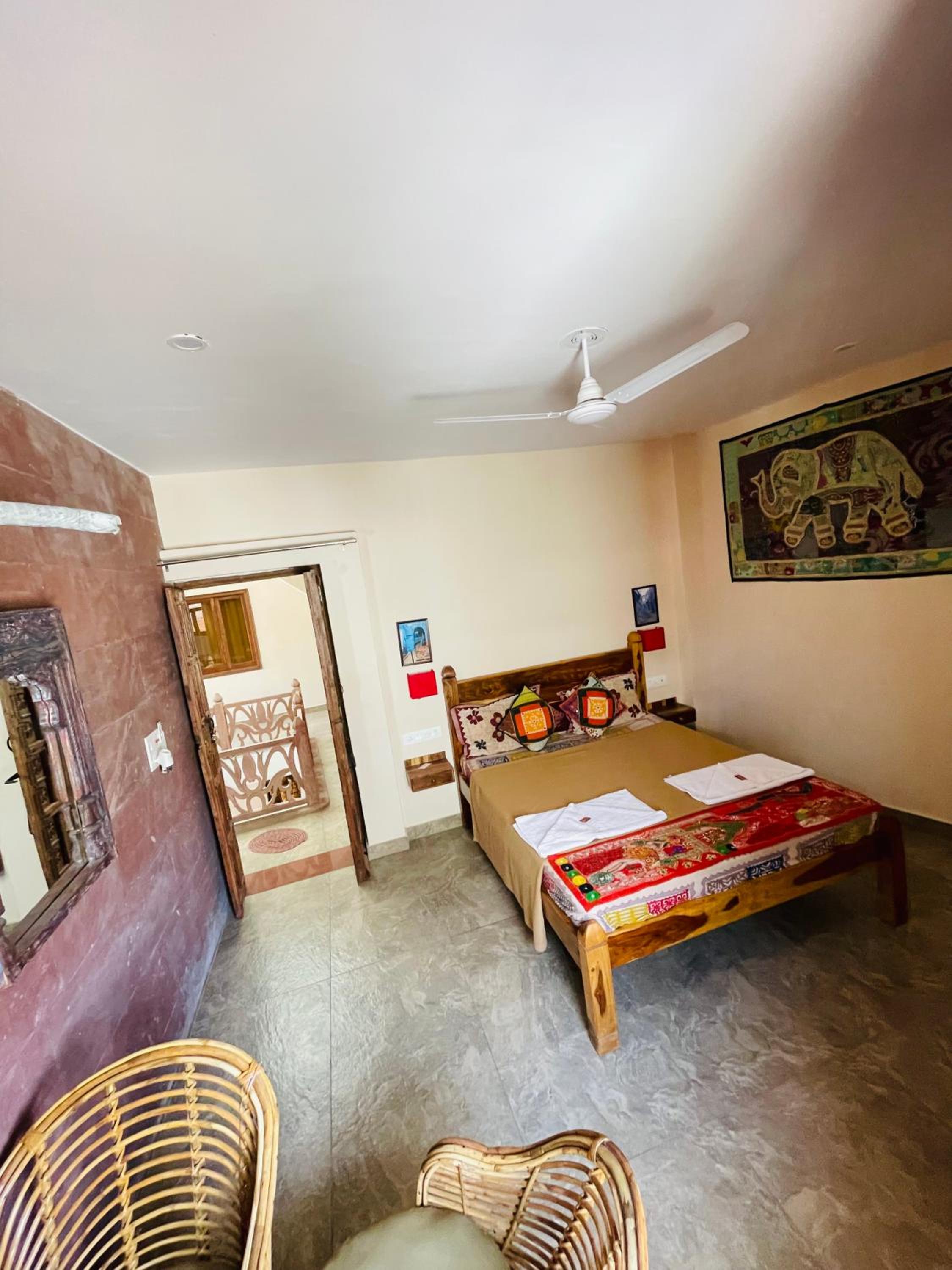 Deluxe King Room - Photo 5