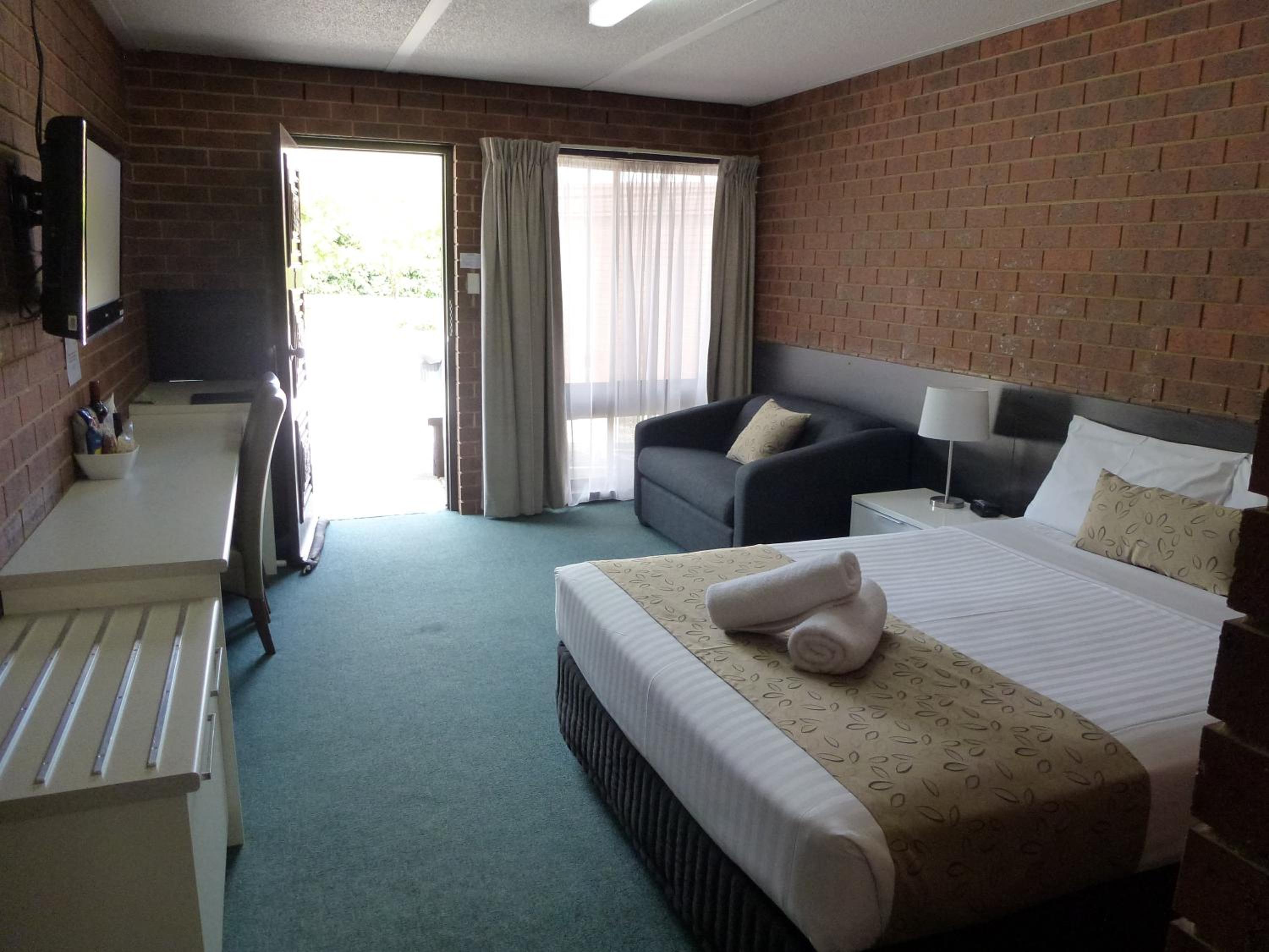 Standard Queen Room