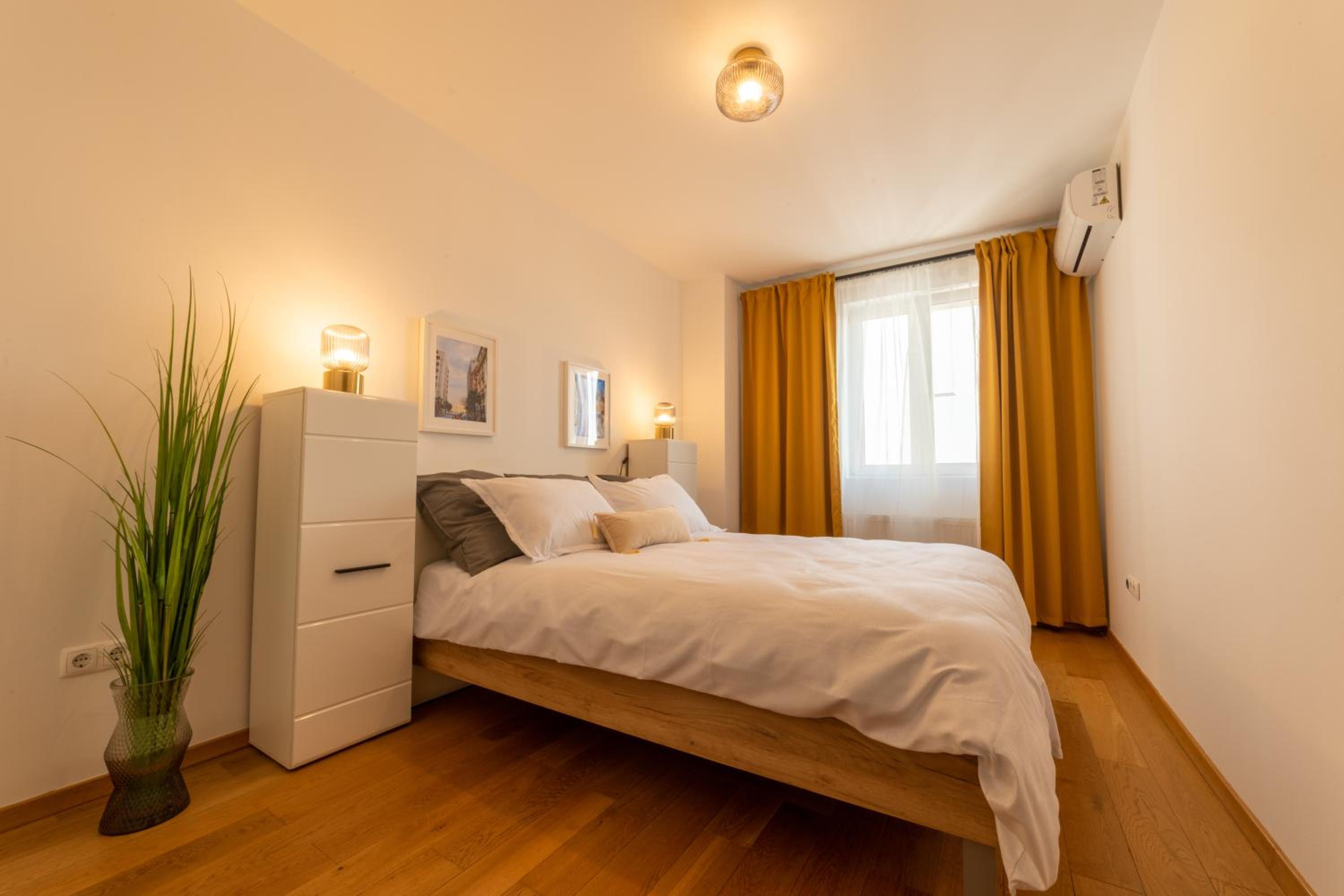 One-Bedroom Apartment - Photo 2
