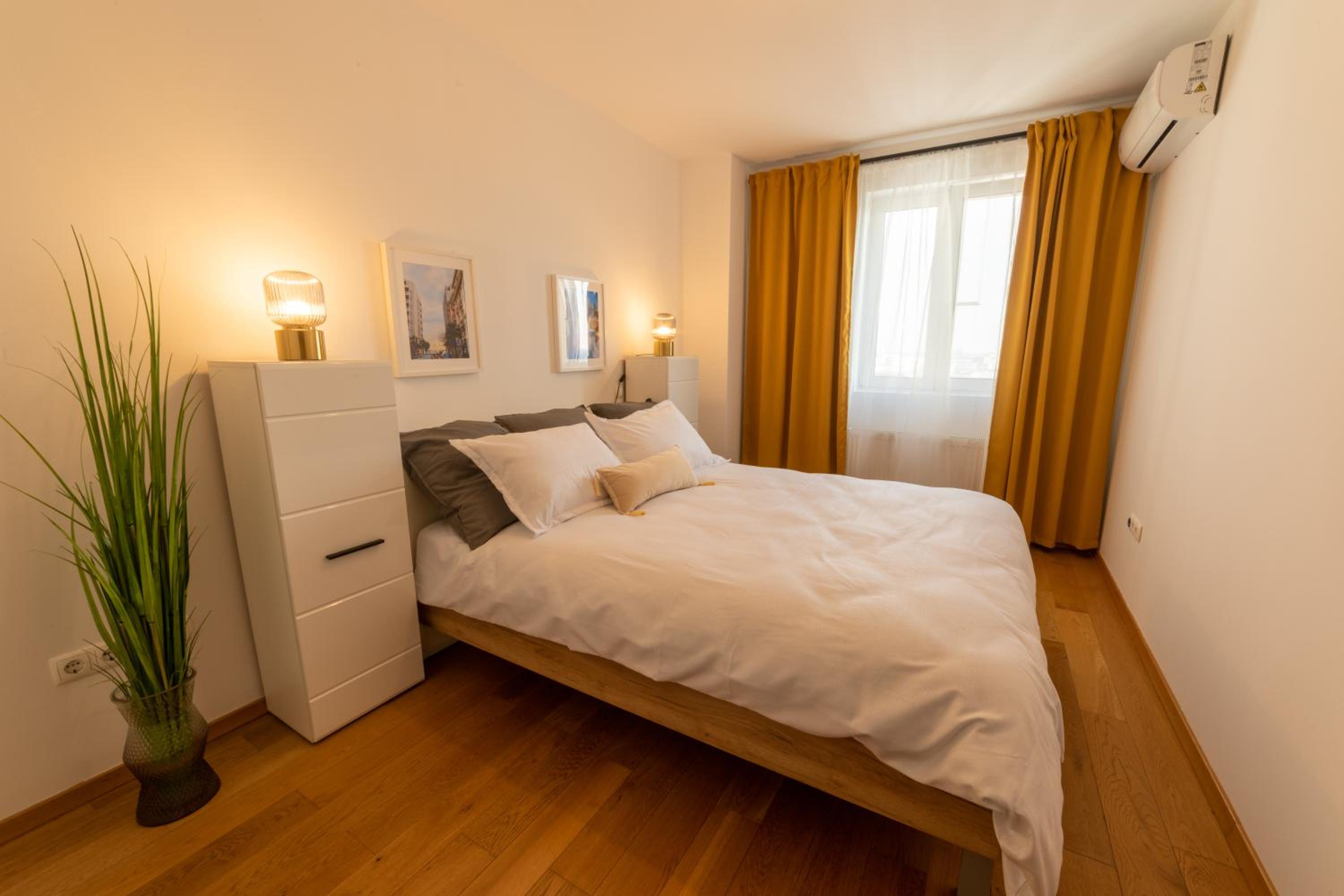 One-Bedroom Apartment - Photo 3