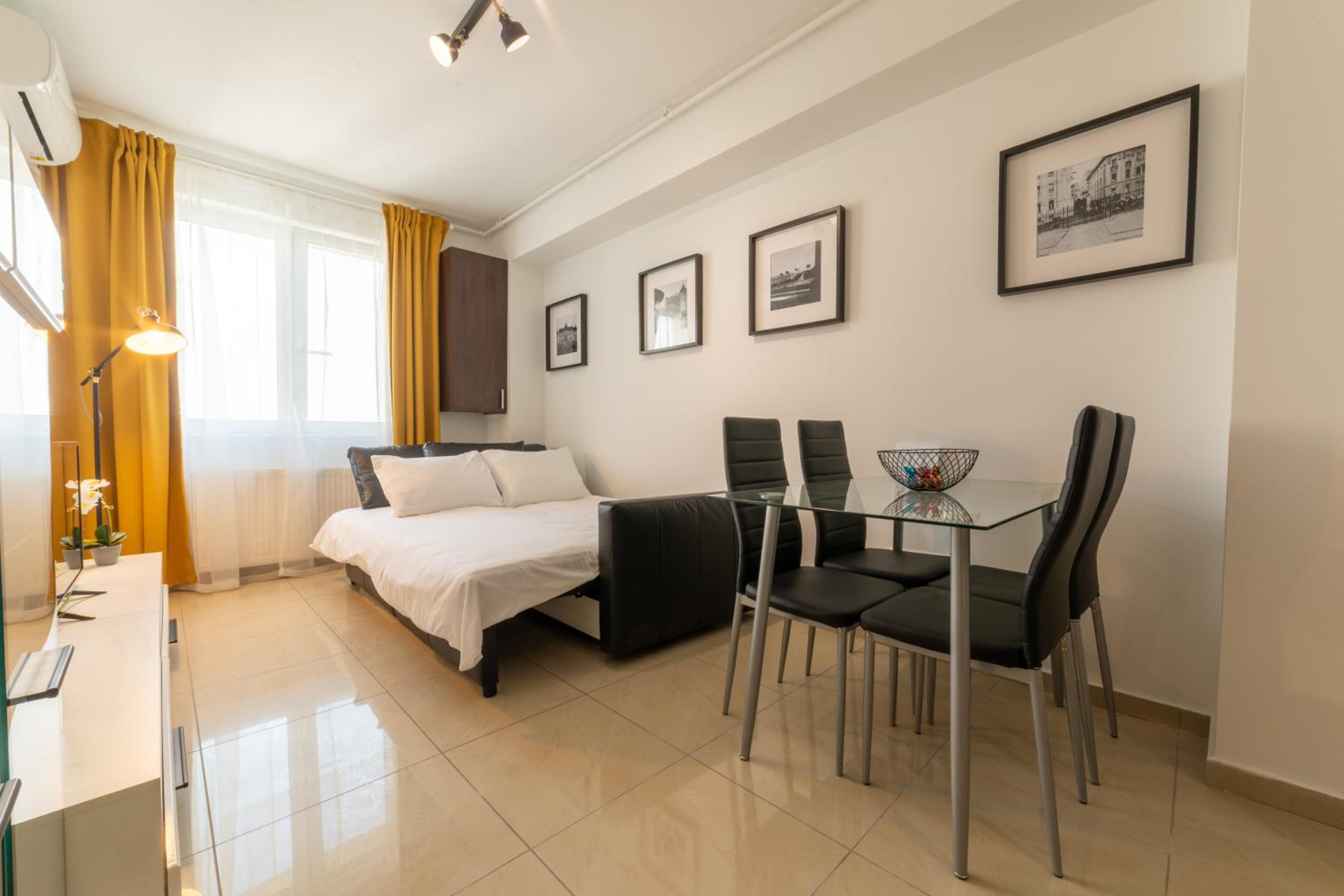 One-Bedroom Apartment - Photo 4