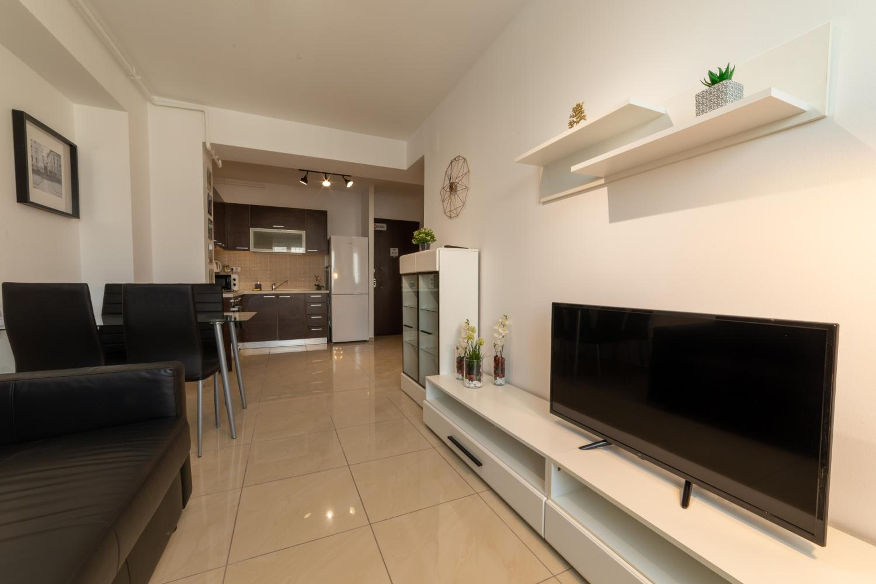 One-Bedroom Apartment - Photo 7
