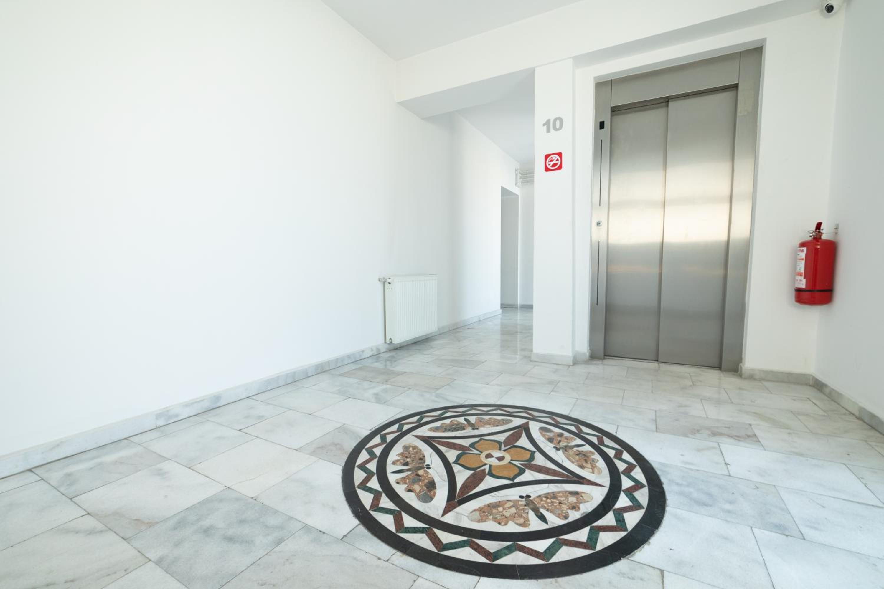 One-Bedroom Apartment - Photo 8