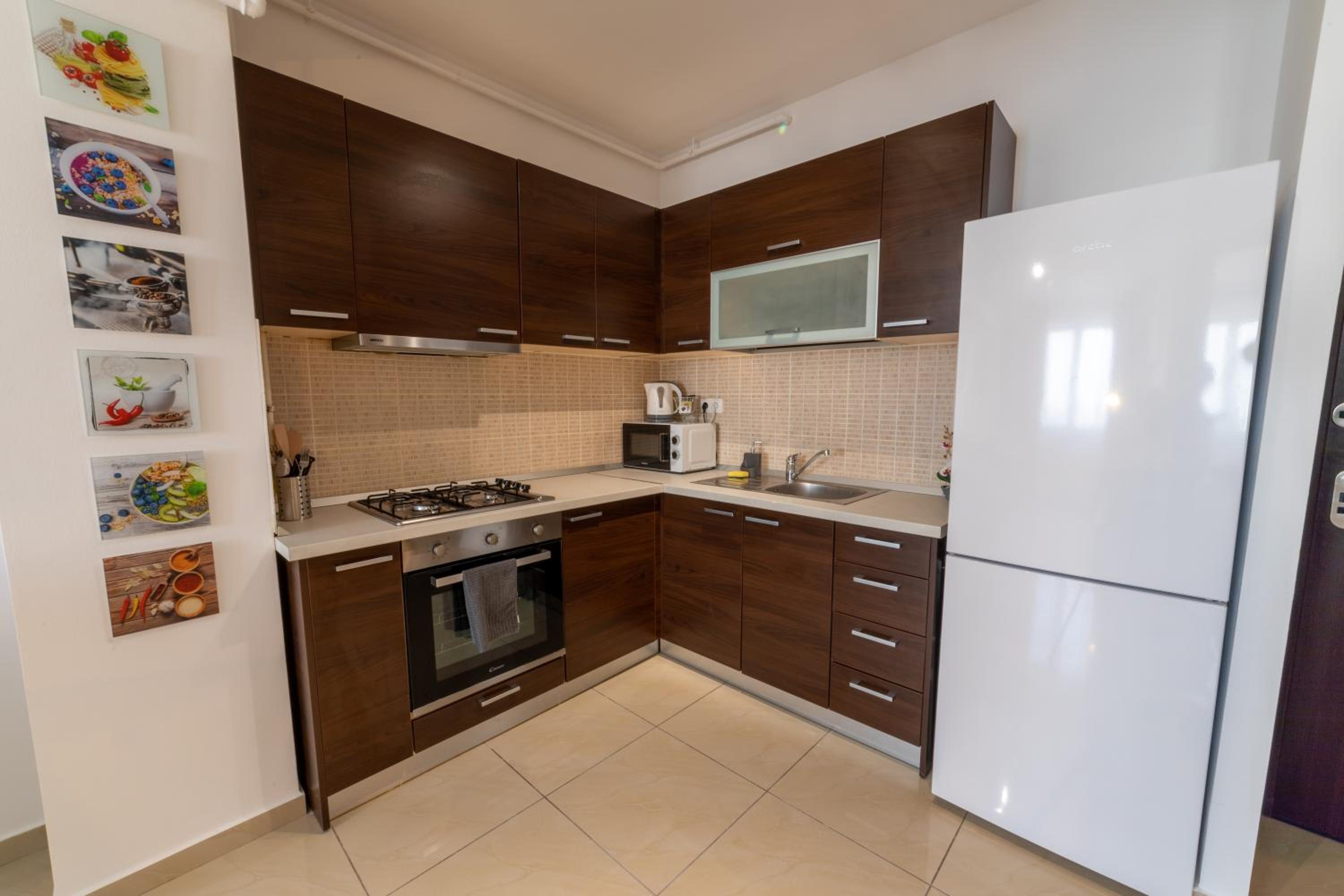 One-Bedroom Apartment - Photo 9