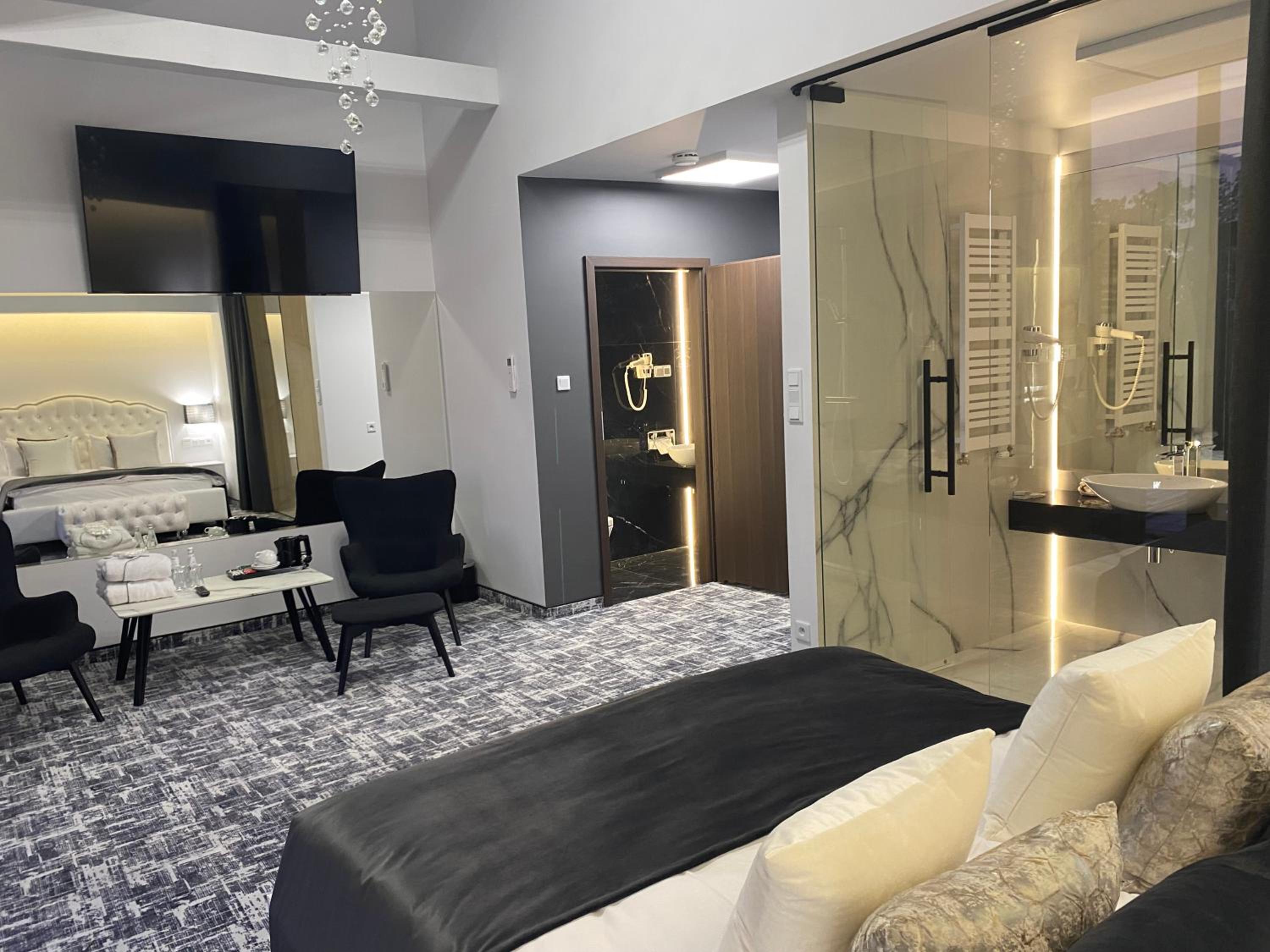 Honeymoon Suite photo 1