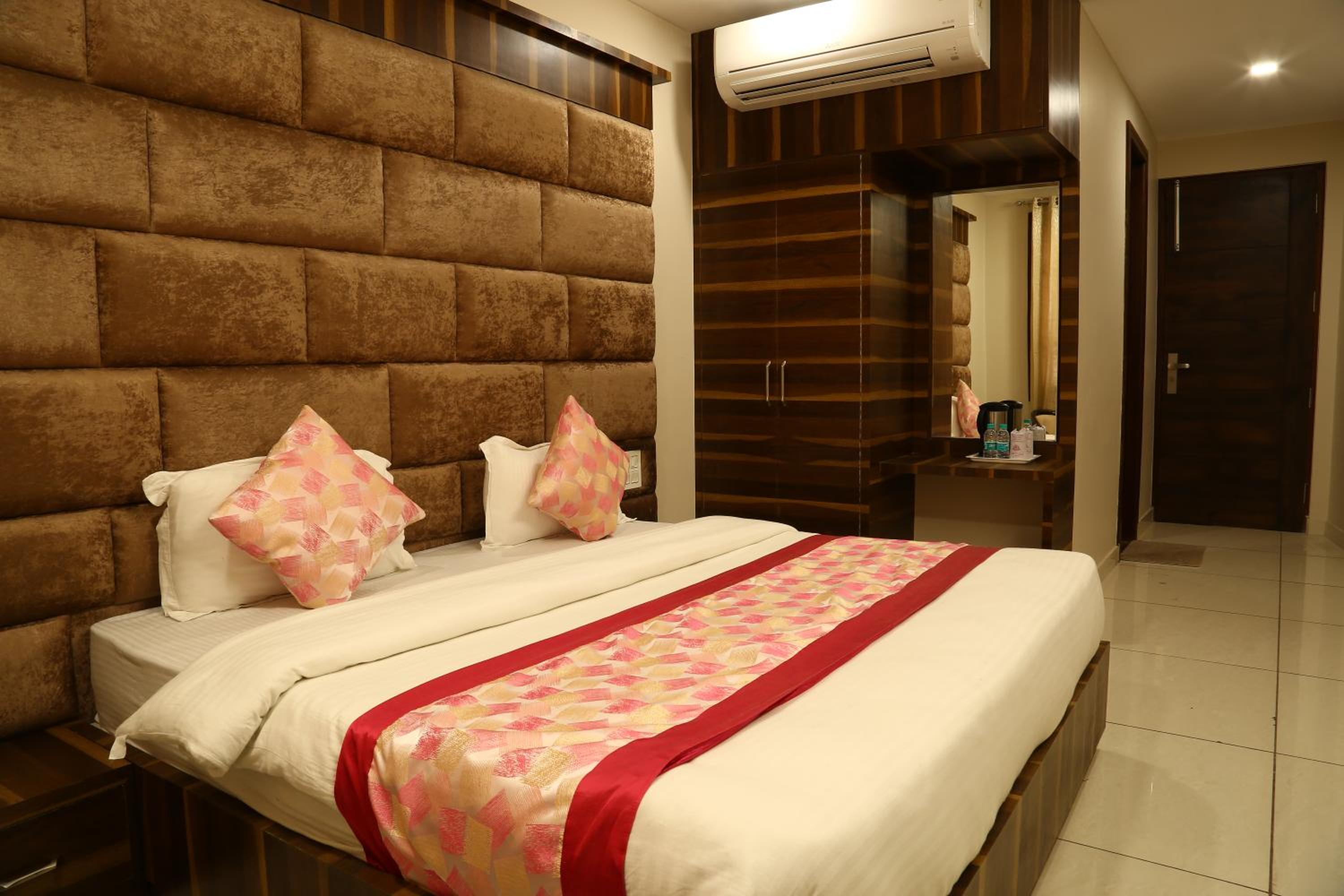 Deluxe Double Room - Photo 10