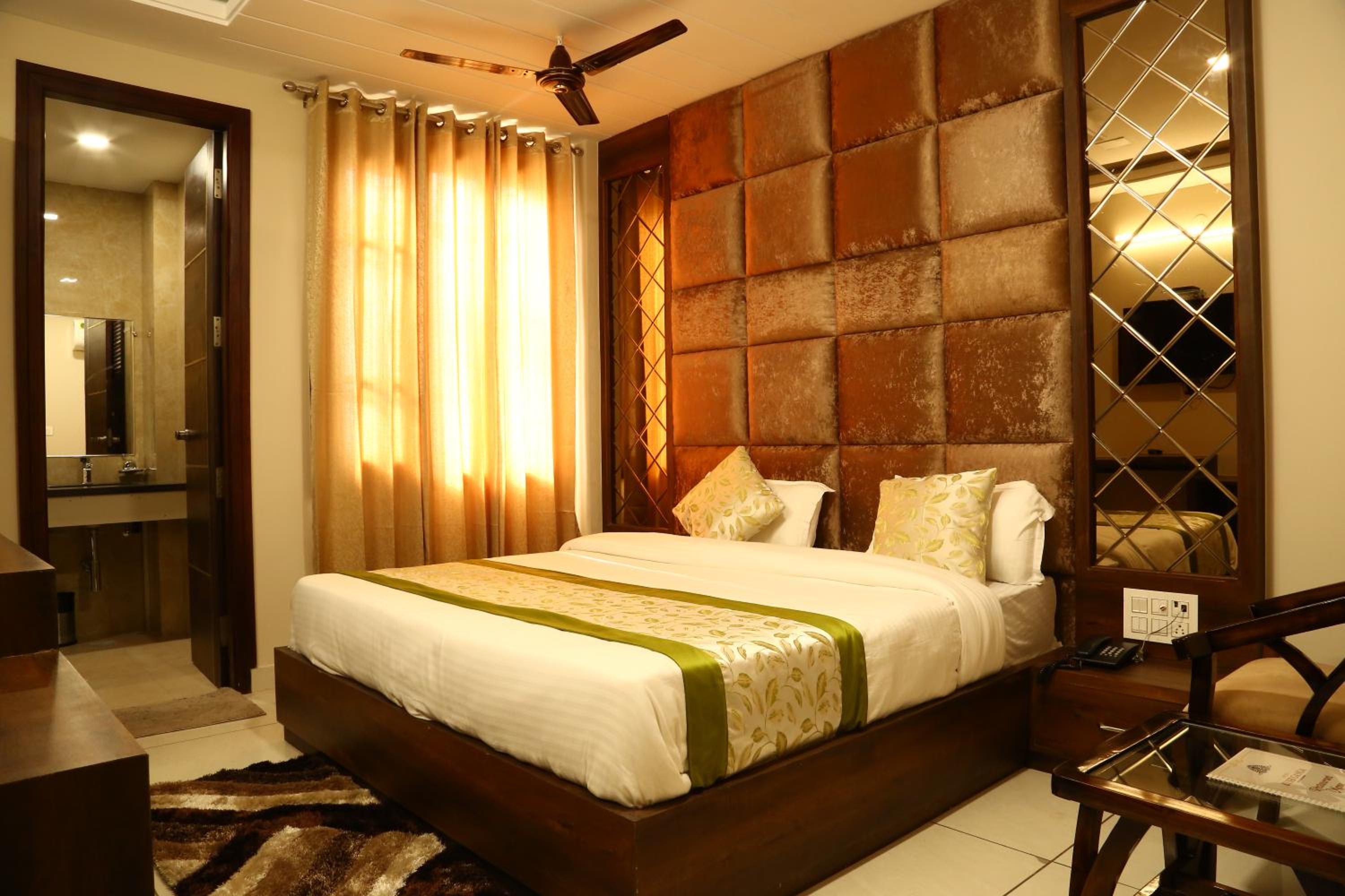 Deluxe Double Room - Photo 4