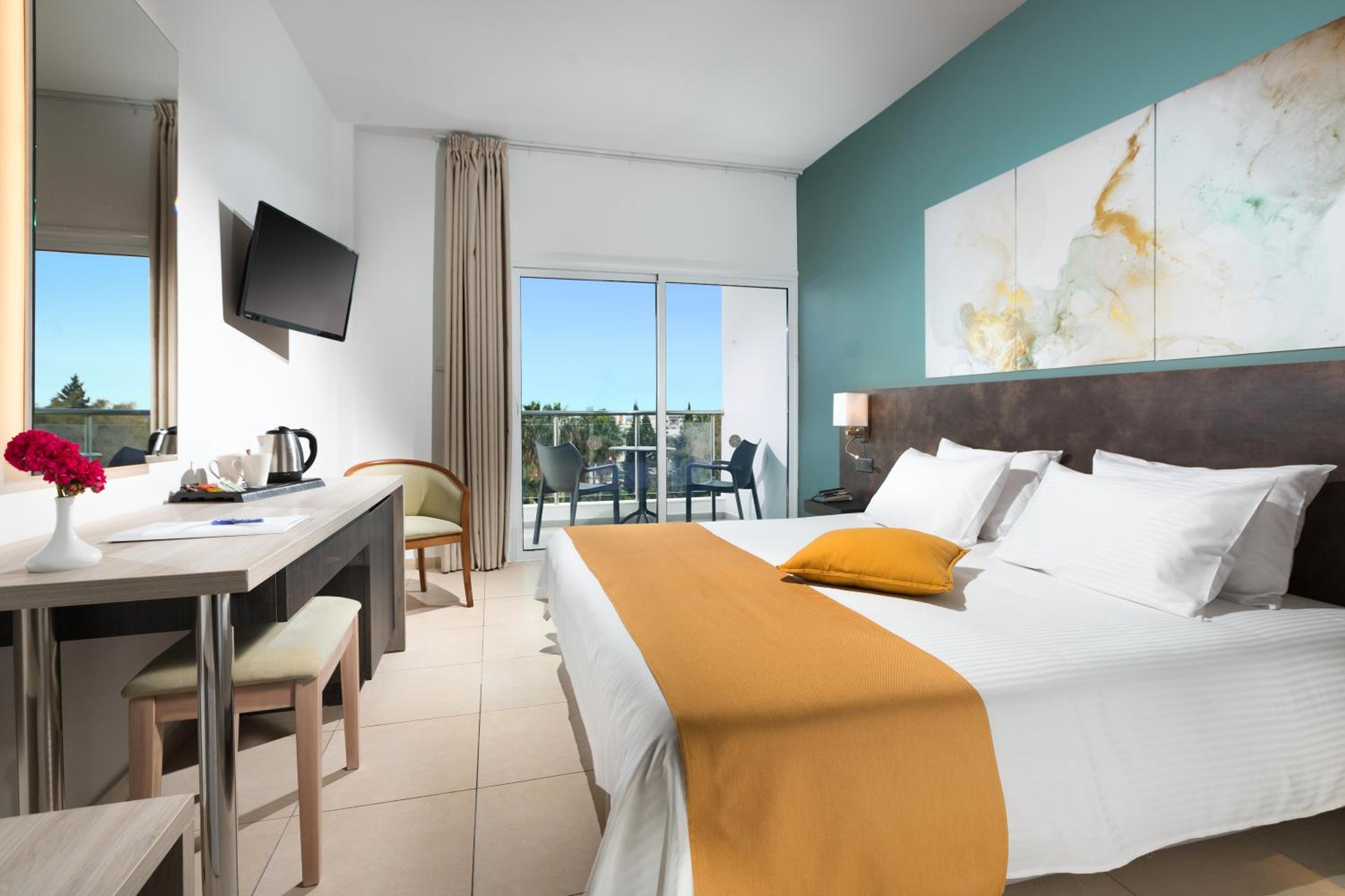 Double or Twin Room - Photo 2