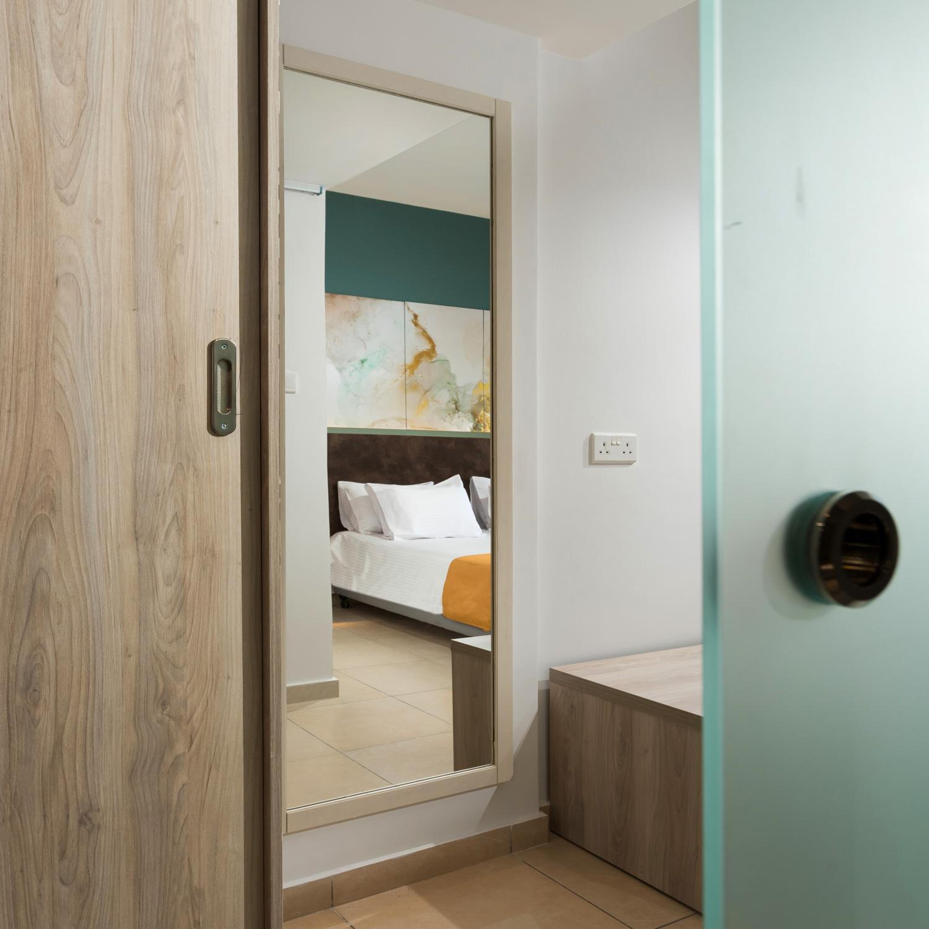 Double or Twin Room - Photo 3