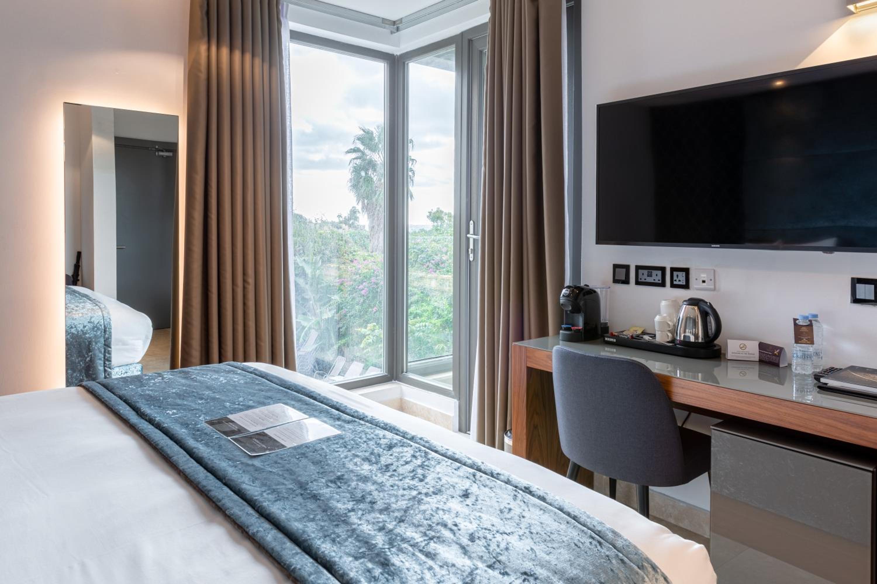 Superior Double or Twin with Terrace and Garden View Ground Floor photo 3