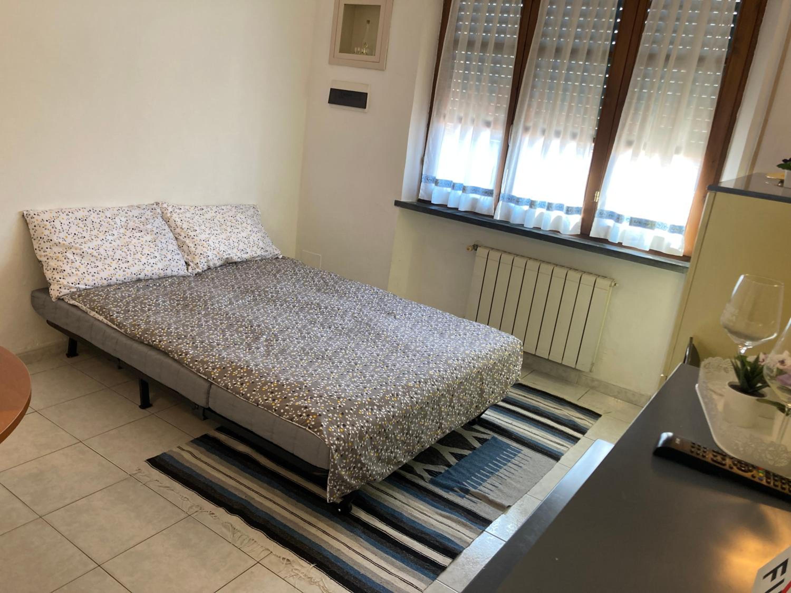 One-Bedroom House - Photo 18