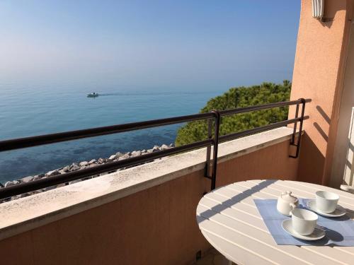 Studio Apartment with Sea View photo 2