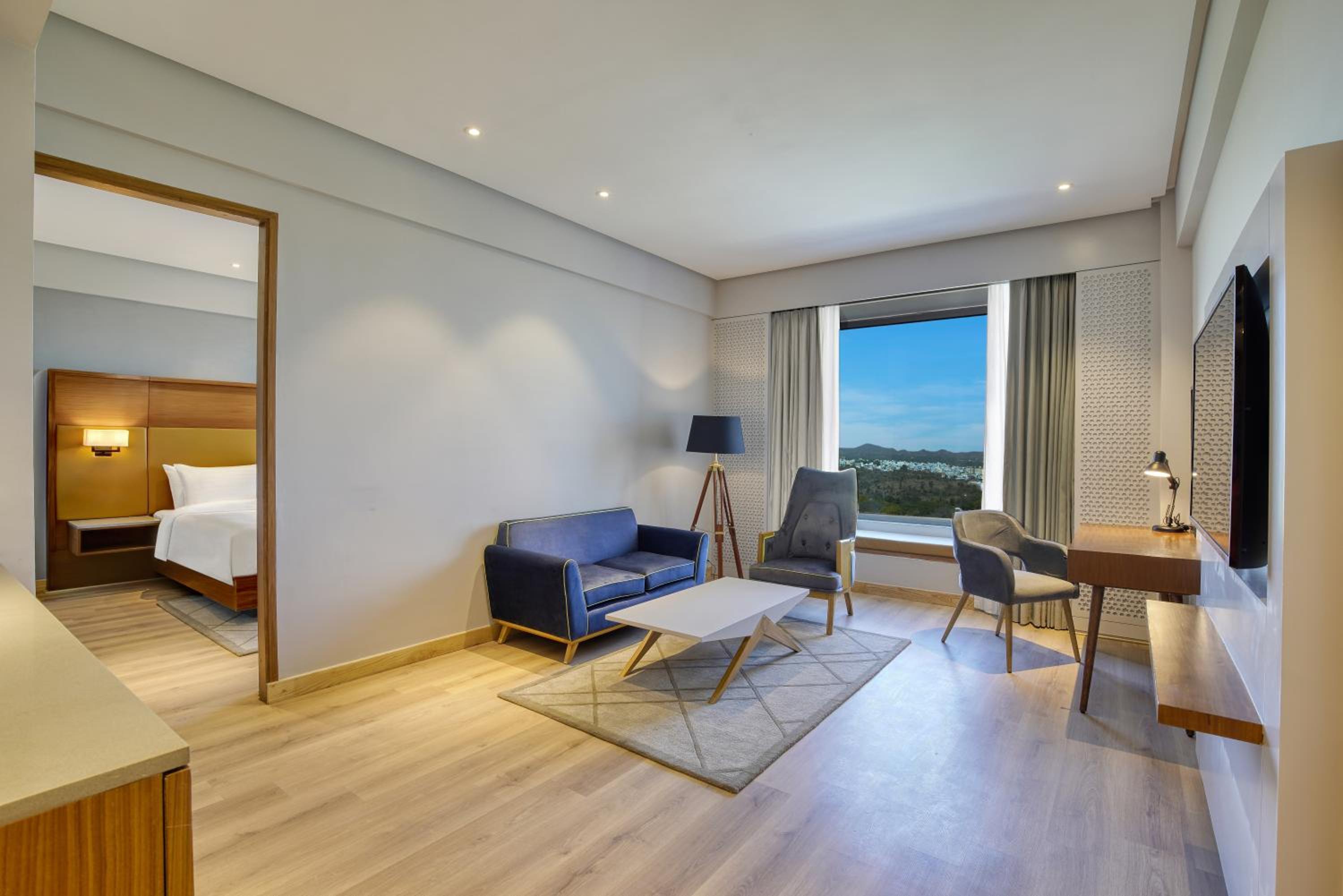 Executive Suite - Photo 1