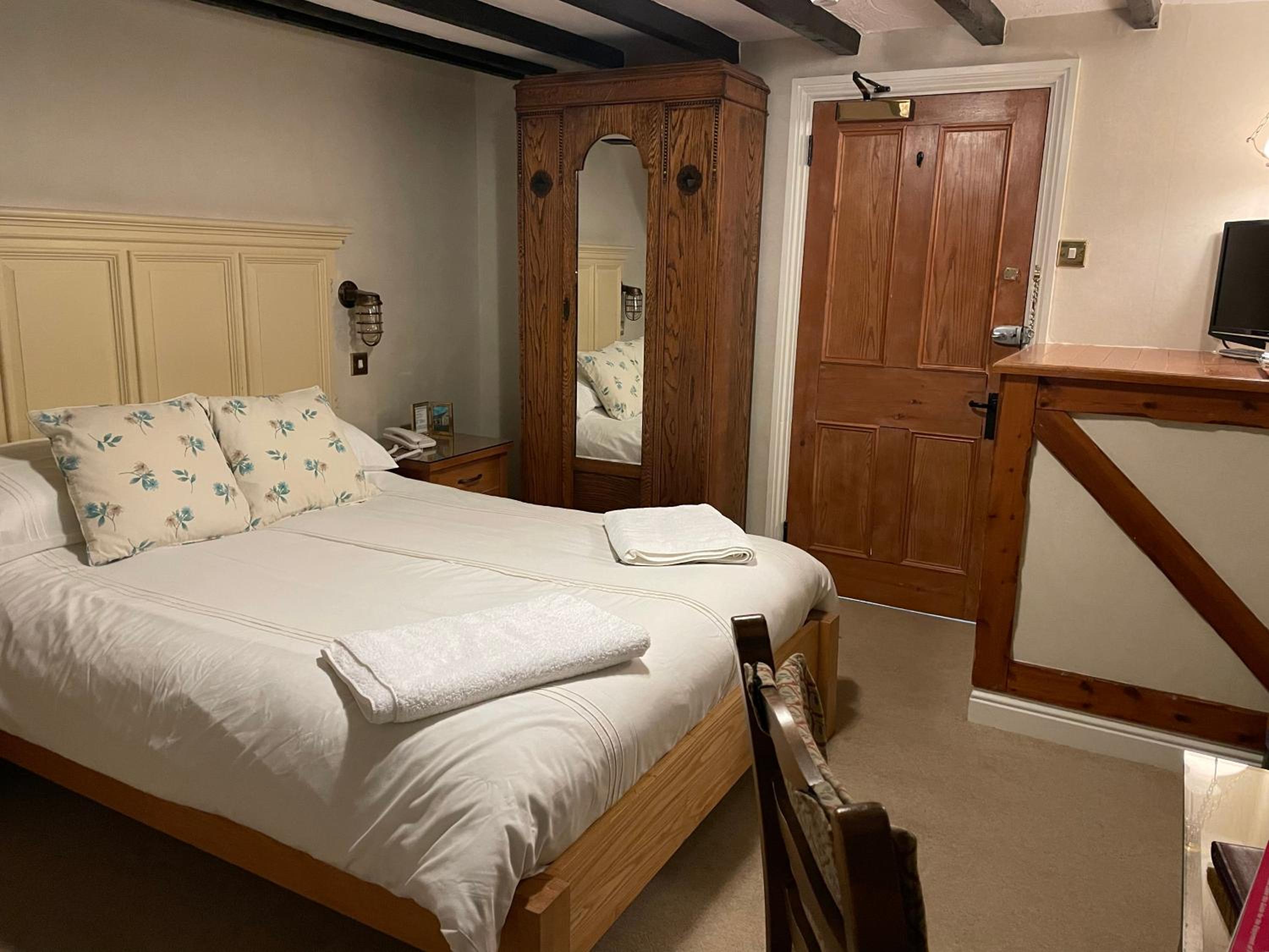 Large Double with Ensuite  photo 2