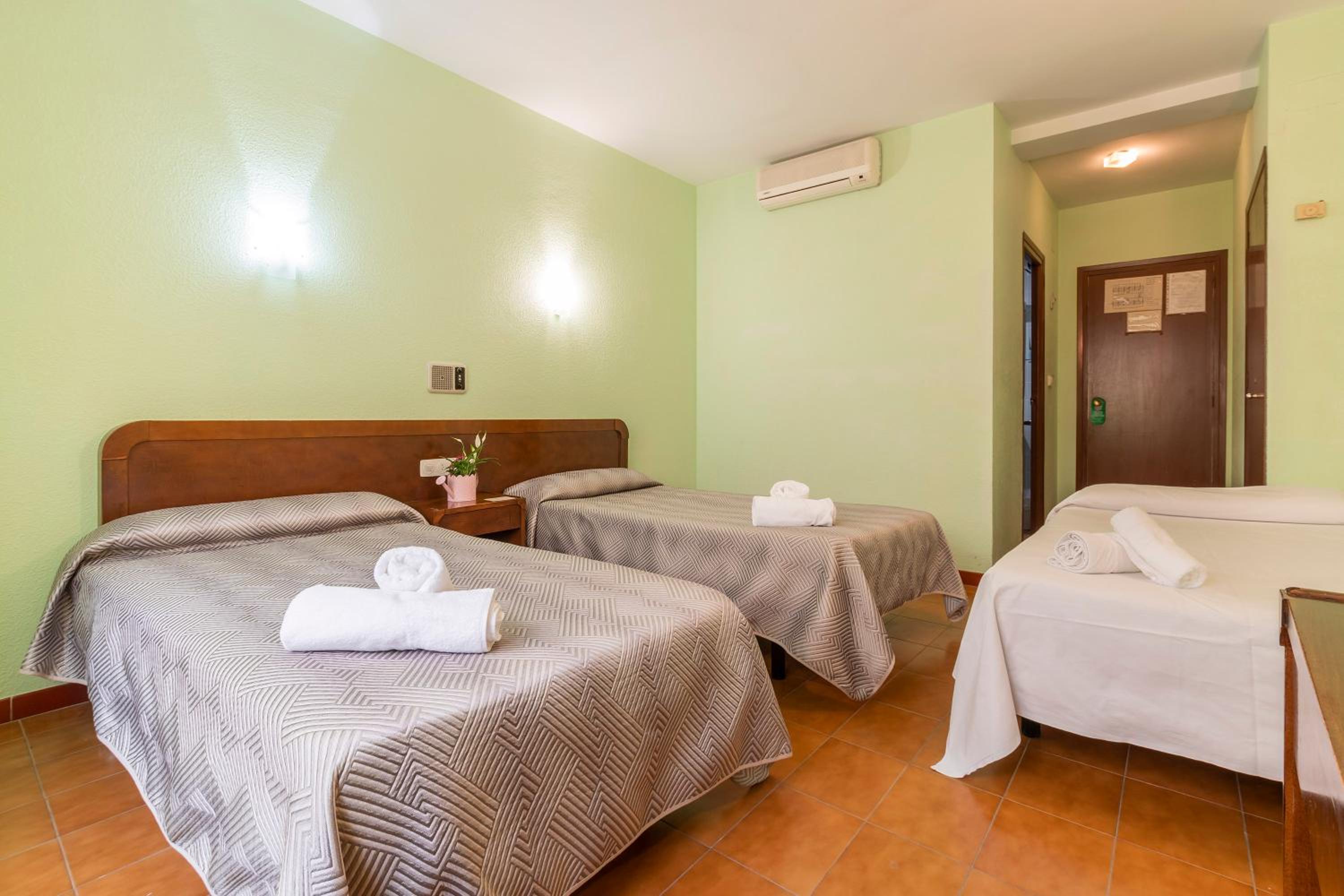 Triple Room - Photo 14