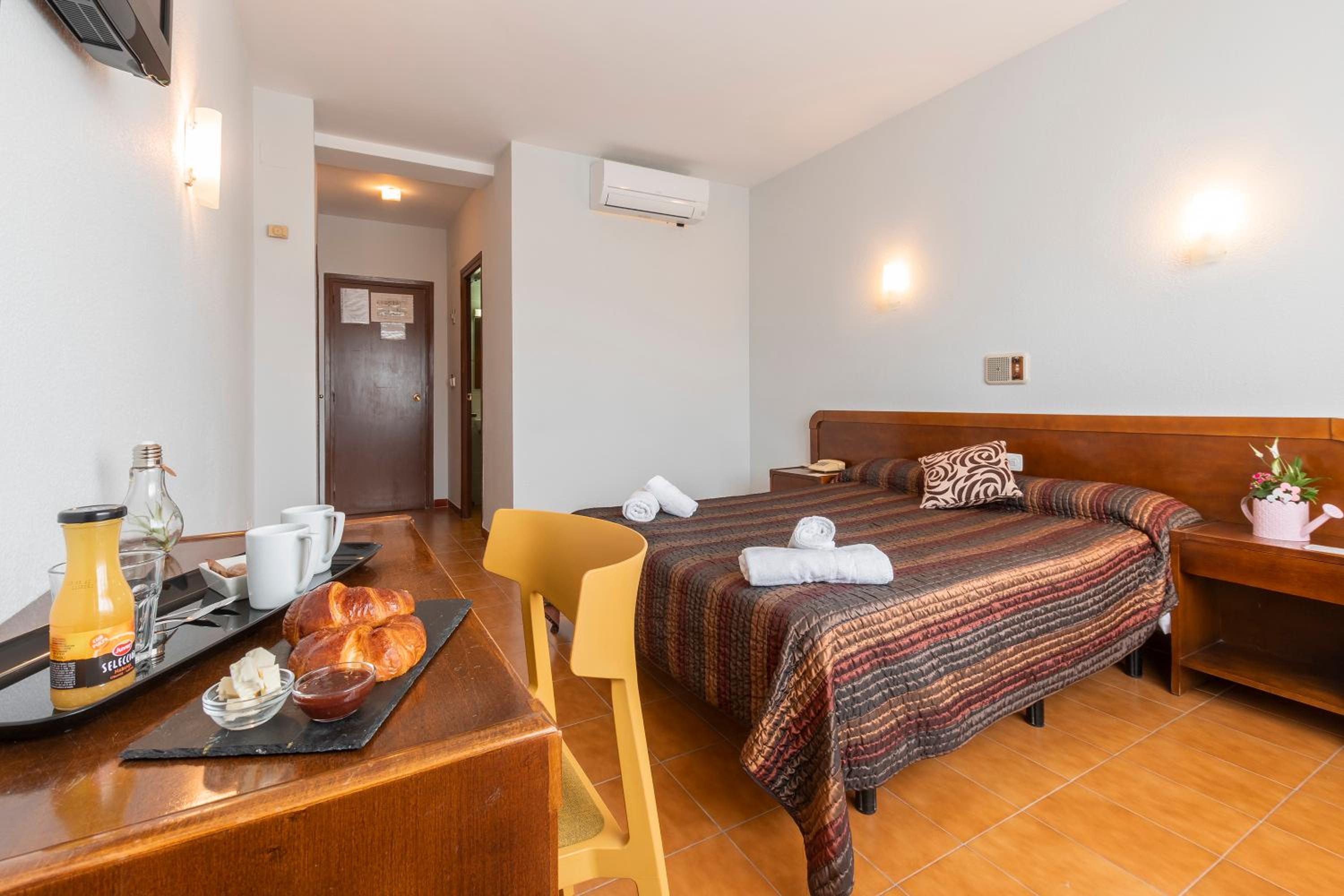 Double Room - Photo 12