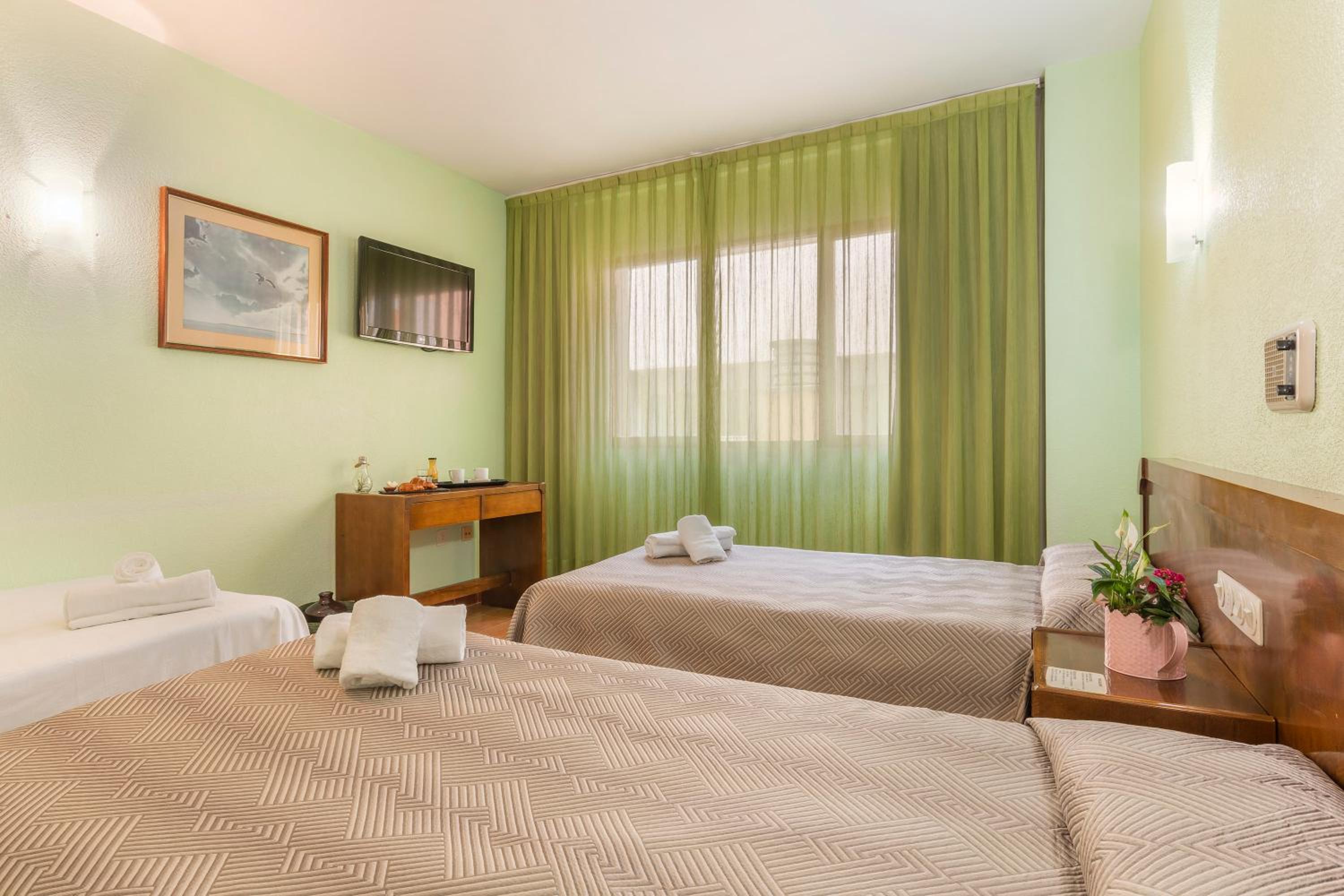 Triple Room - Photo 1