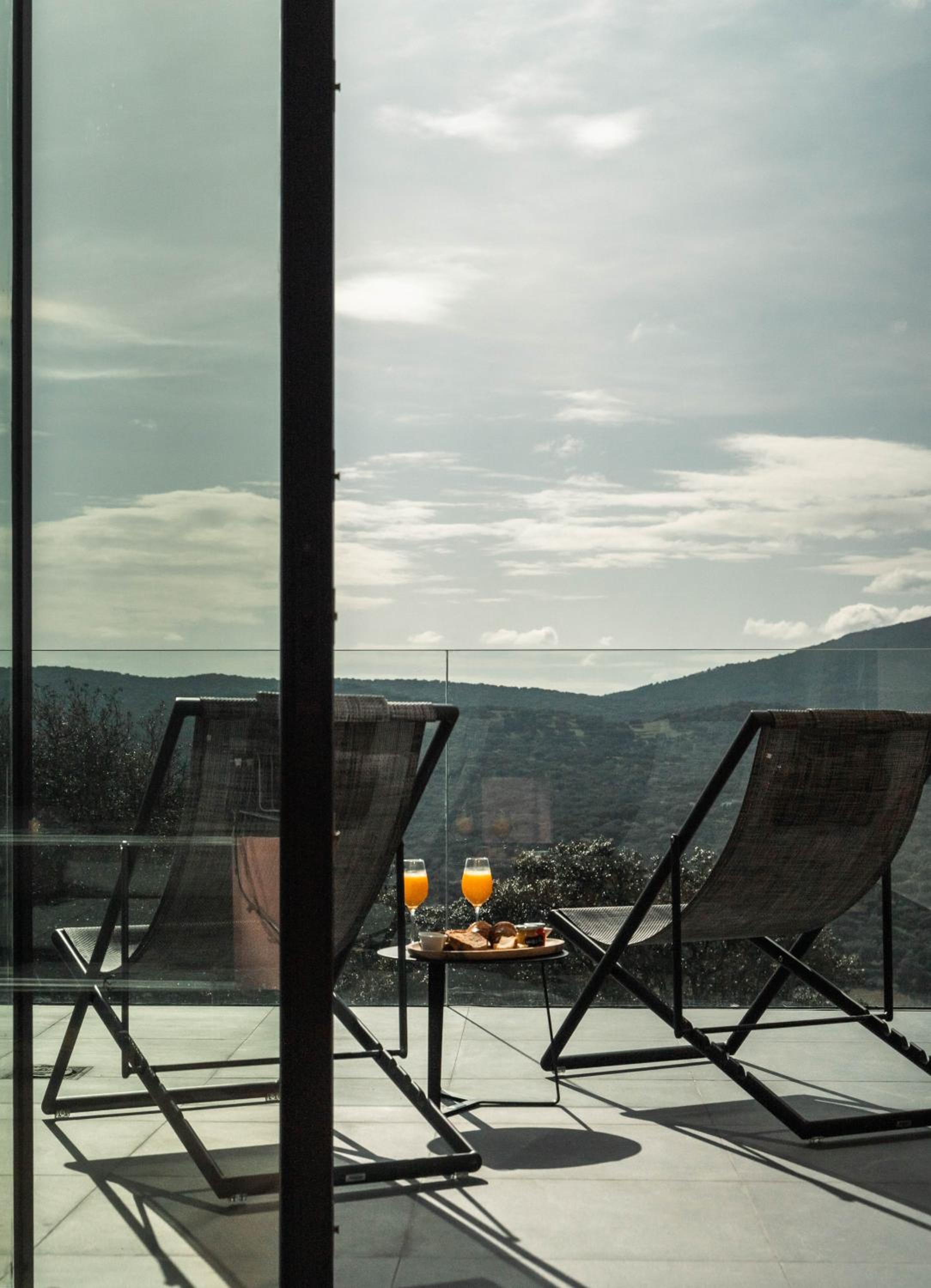 Executive Suite - Photo 4
