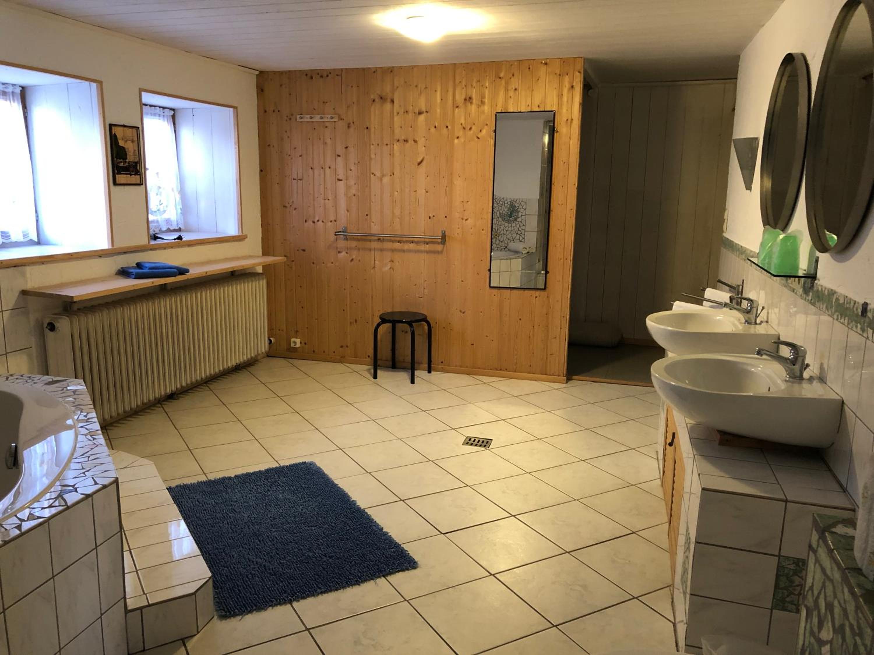 Apartment photo 2