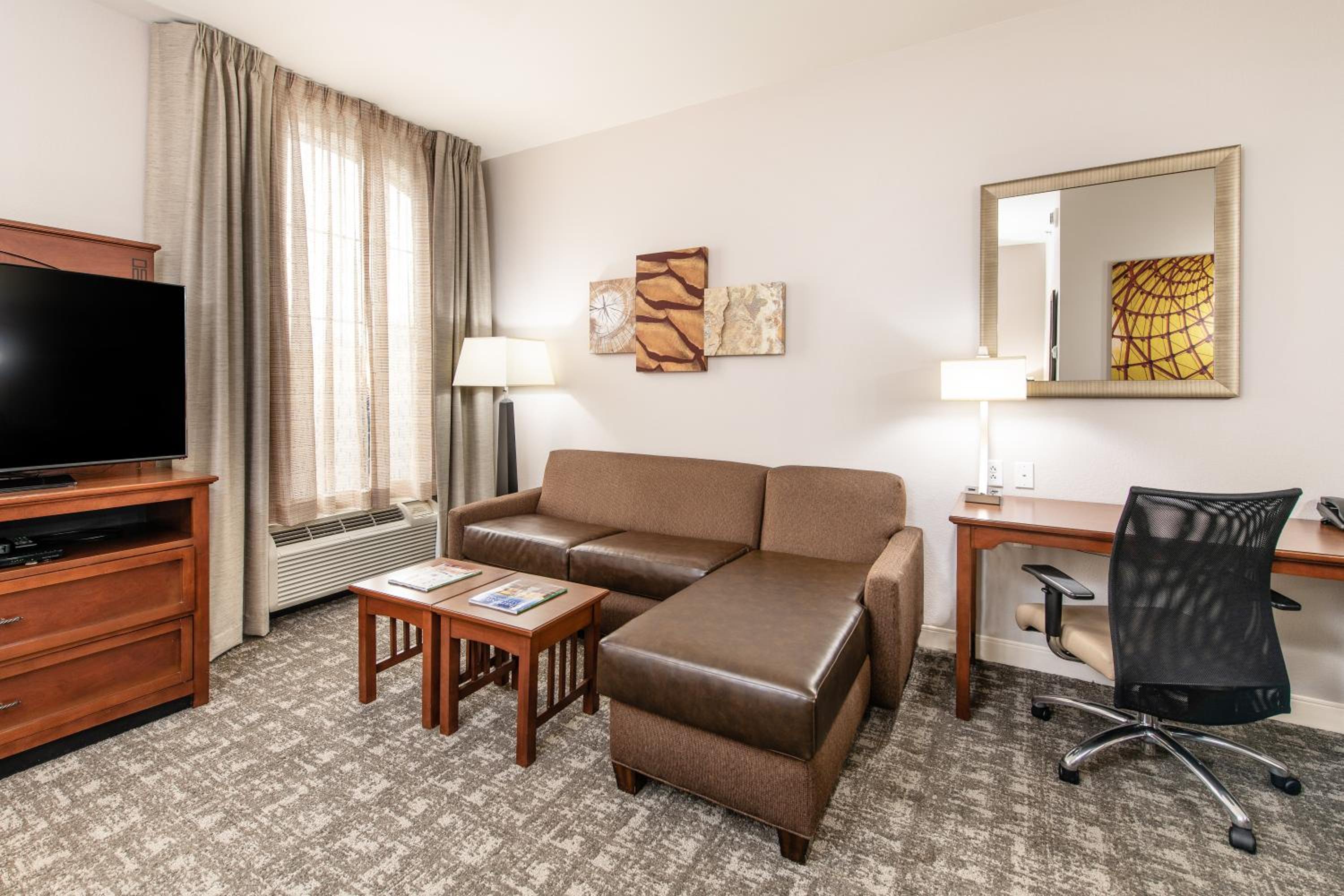 King Studio Suite - Photo 8