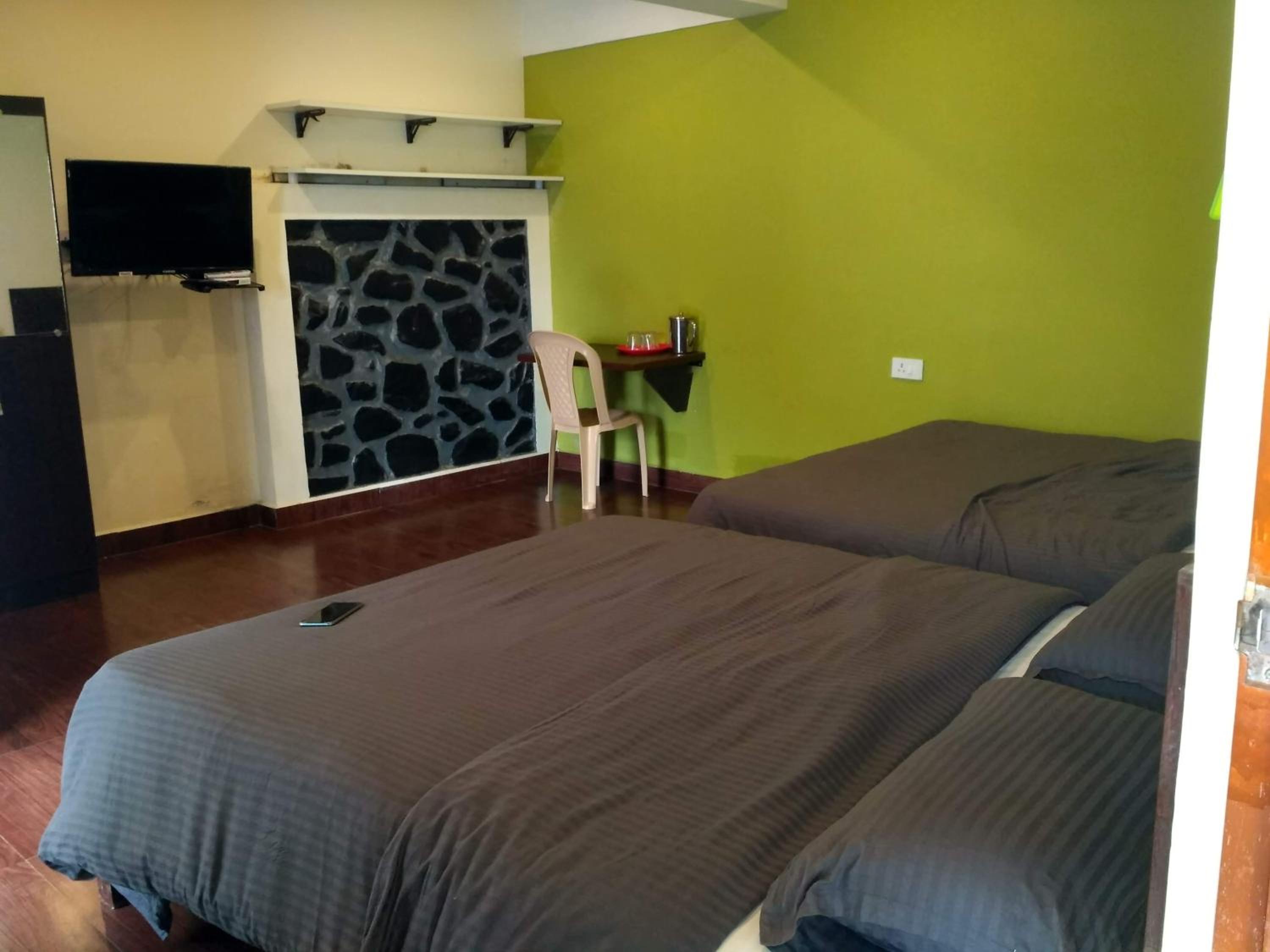 Quadruple Room with Balcony photo 2