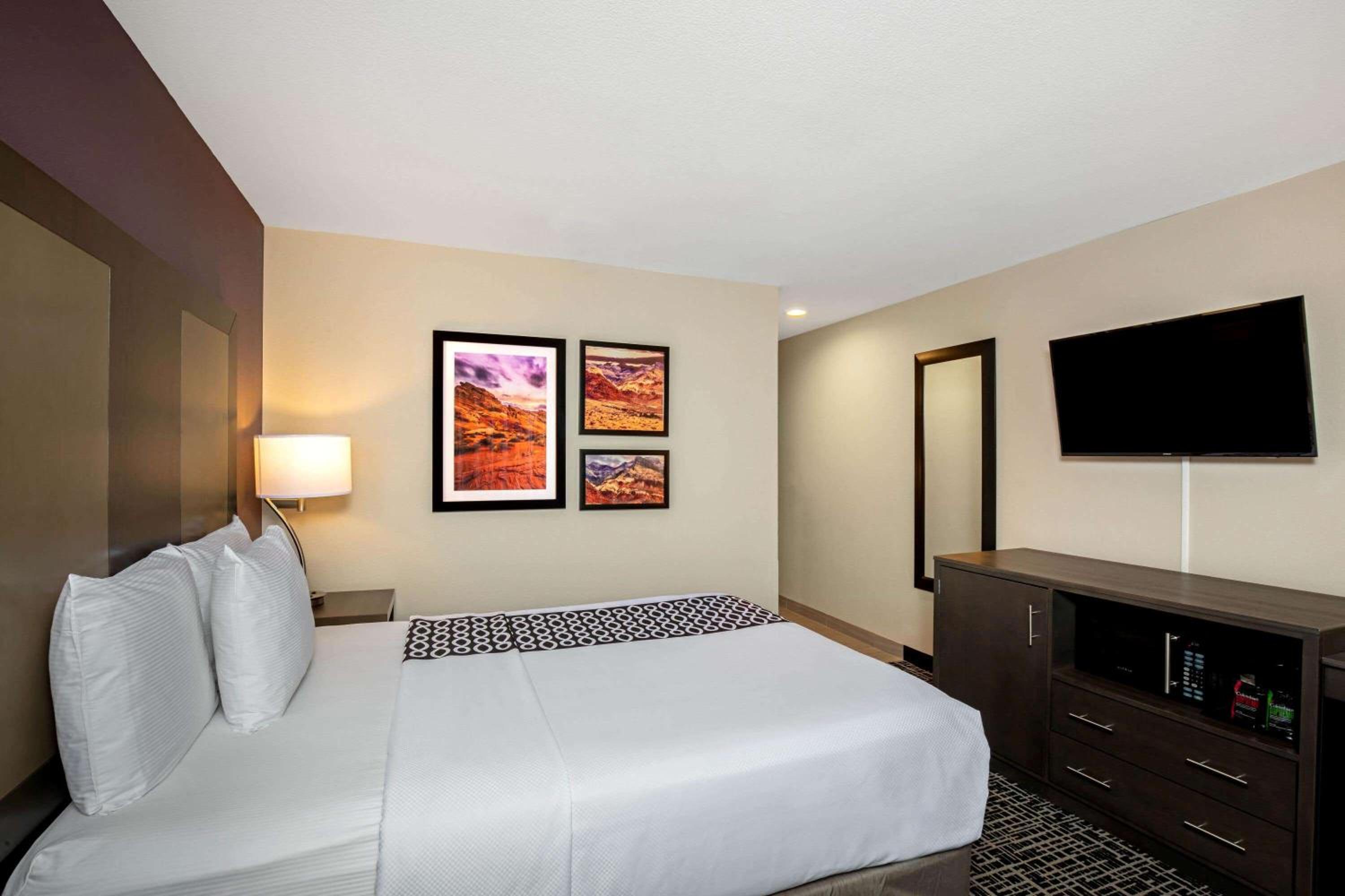 Deluxe King Room - Photo 1