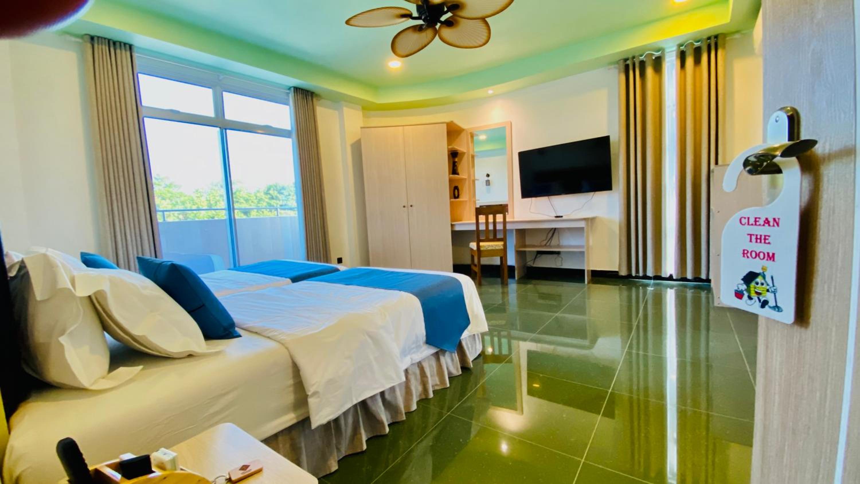 Deluxe Double or Twin Room with City View - Photo 8